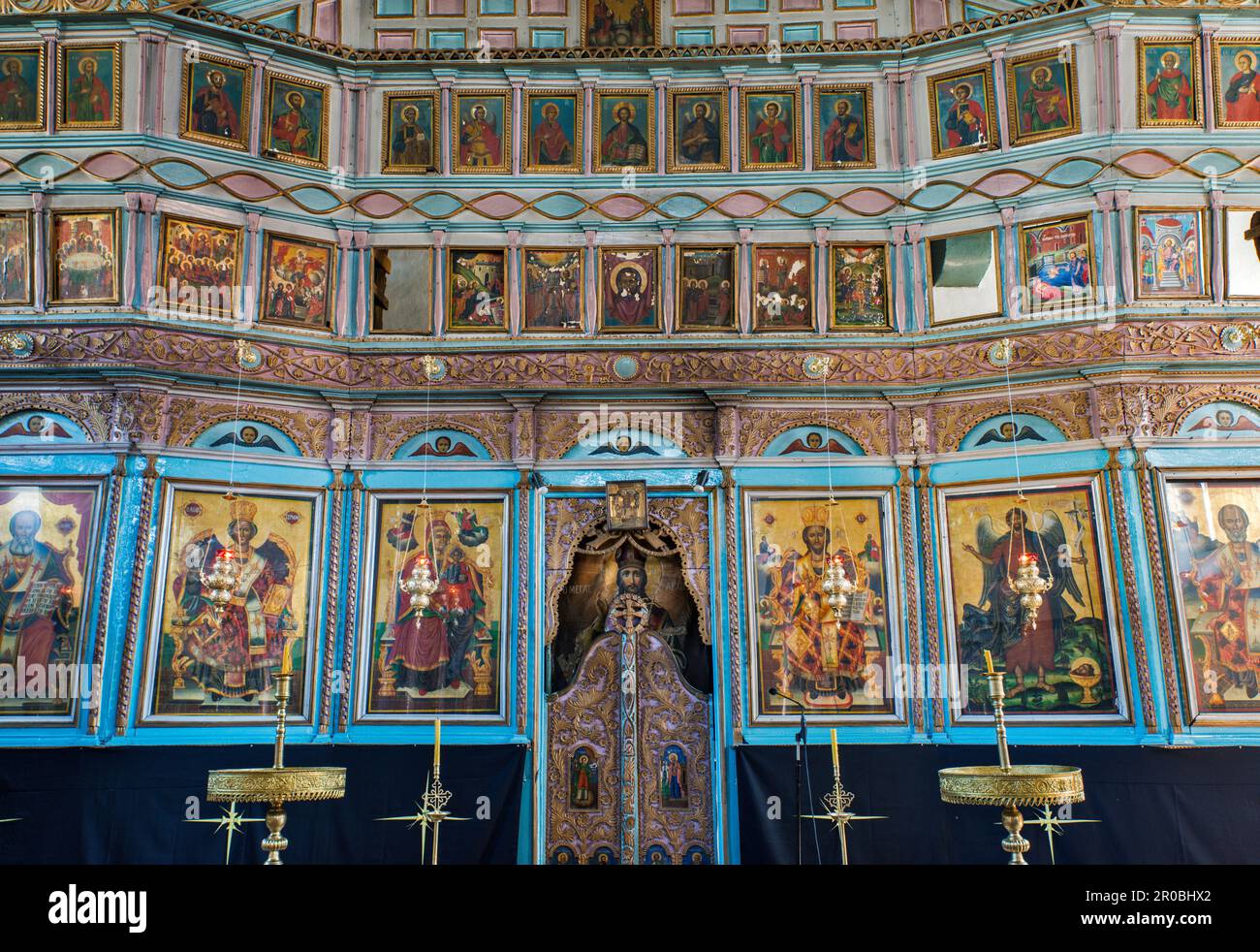 Iconostasi alla Basilica di Agios Germanos, 19th cent, adiacente alla chiesa bizantina, villaggio di Agios Germanos, Macedonia occidentale, Grecia Foto Stock