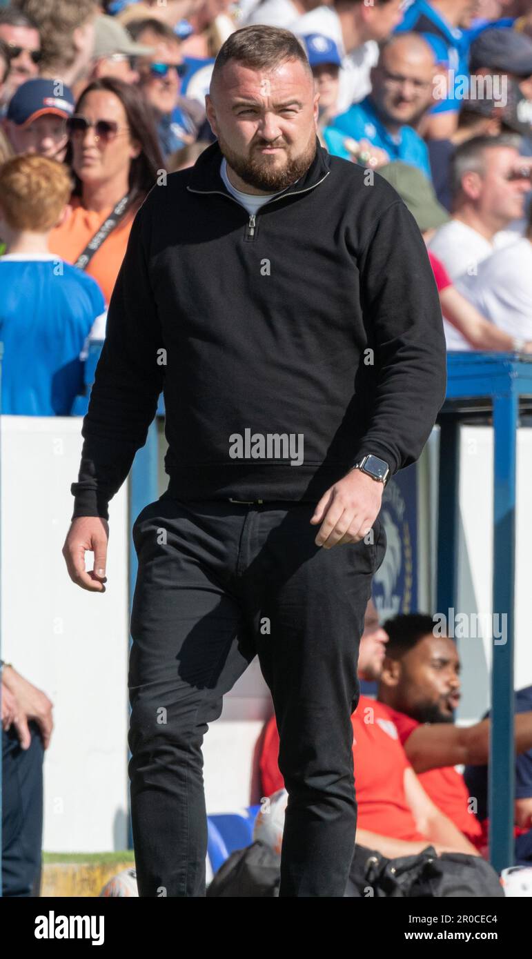 Deva Stadium, Chester, Cheshire, Inghilterra, 7th maggio 2023. Il manager di Chester Calum McIntyre guarda il gioco, durante il Chester Football Club V Brackley Town Football Club, nella Vanarama National League North semi-Final Play-off Credit Image: ©Cody Froggatt Alamy live news) Foto Stock