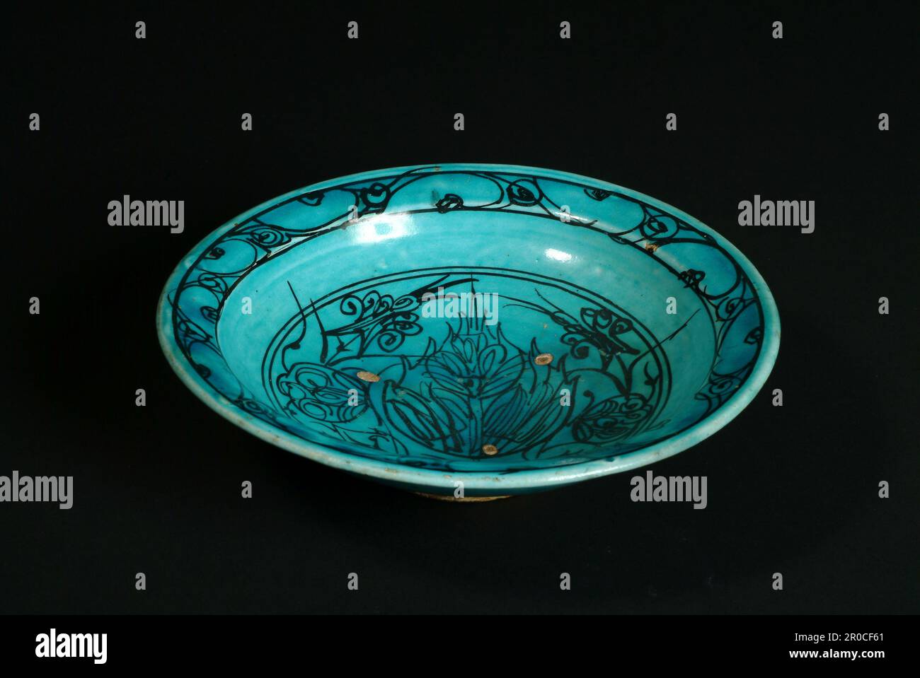 Plate, Dinastia Ilkhanid (1256-1353). Vetreria smaltata. Artista sconosciuto, prodotto in Persia / Iran, Khorassan Foto Stock