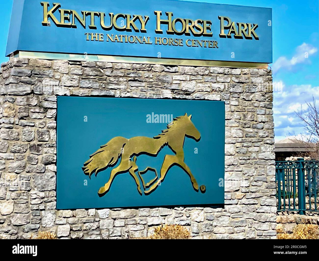 Cartello d'ingresso per il Kentucky Horse Park, una destinazione turistica che ospita numerose strutture dedicate alle corse di cavalli, popolare nello stato di Bluegrass. Foto Stock