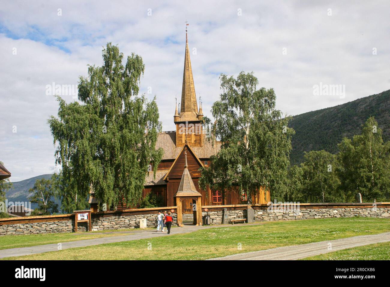 Lom antica chiesa della doga in Oppland Norvegia centrale Foto Stock