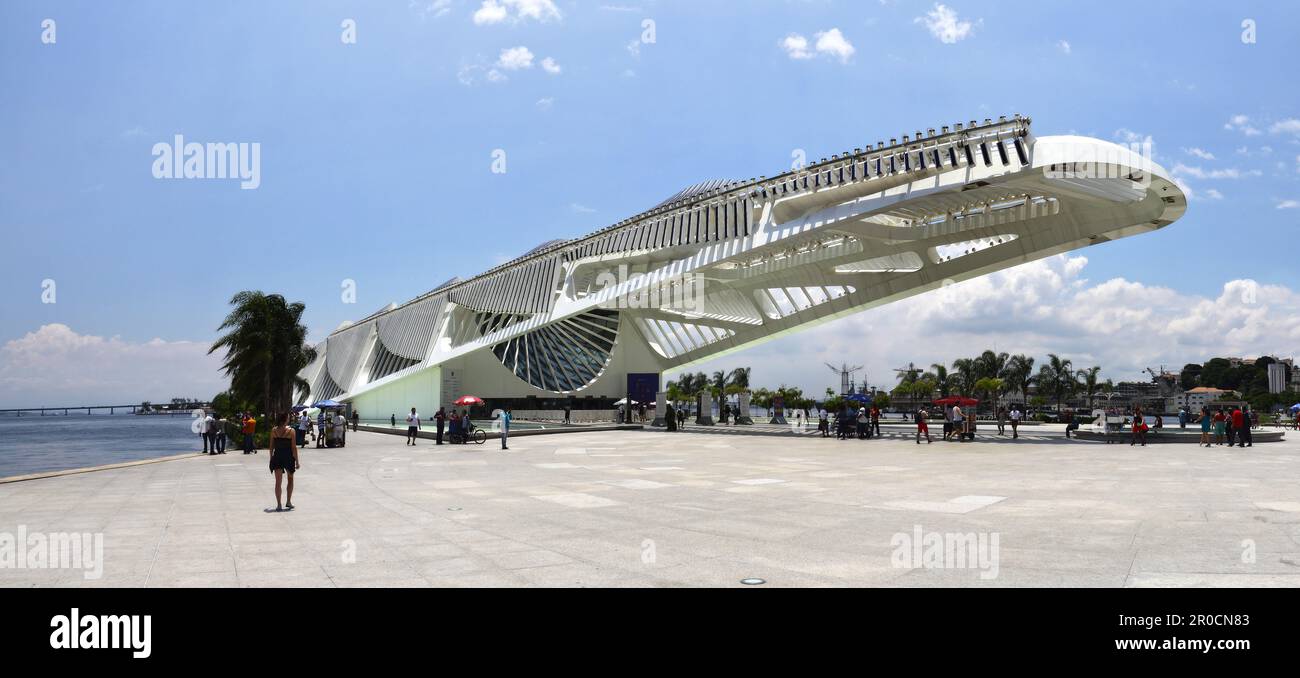 Il Museo del domani nella città di Rio de Janeiro, Brasile in una giornata di sole Foto Stock