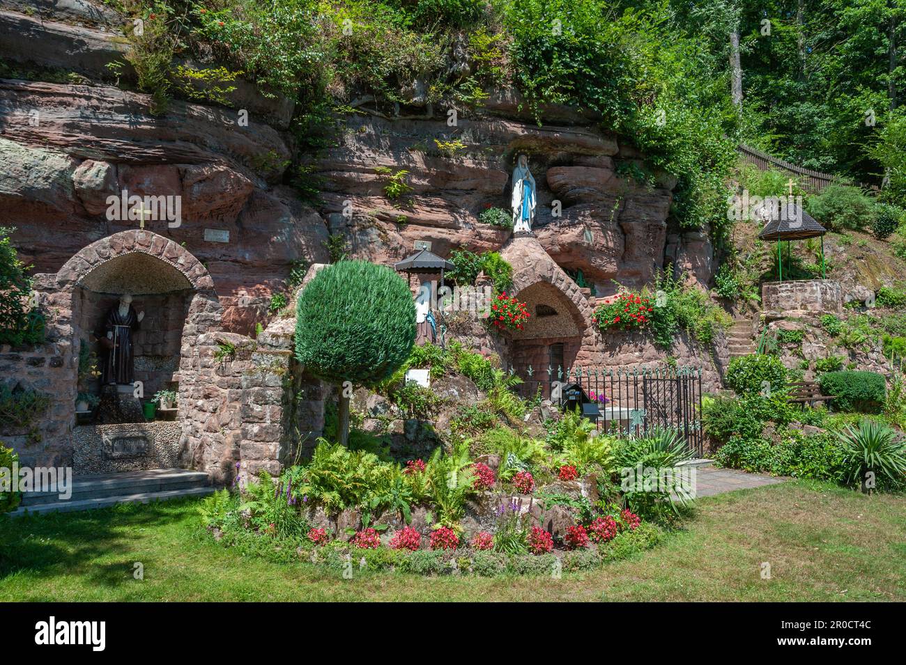 Lourdes Grotto come luogo di culto mariano, Eppenbrunn, Palatinato, Renania-Palatinato, Germania, Europa Foto Stock