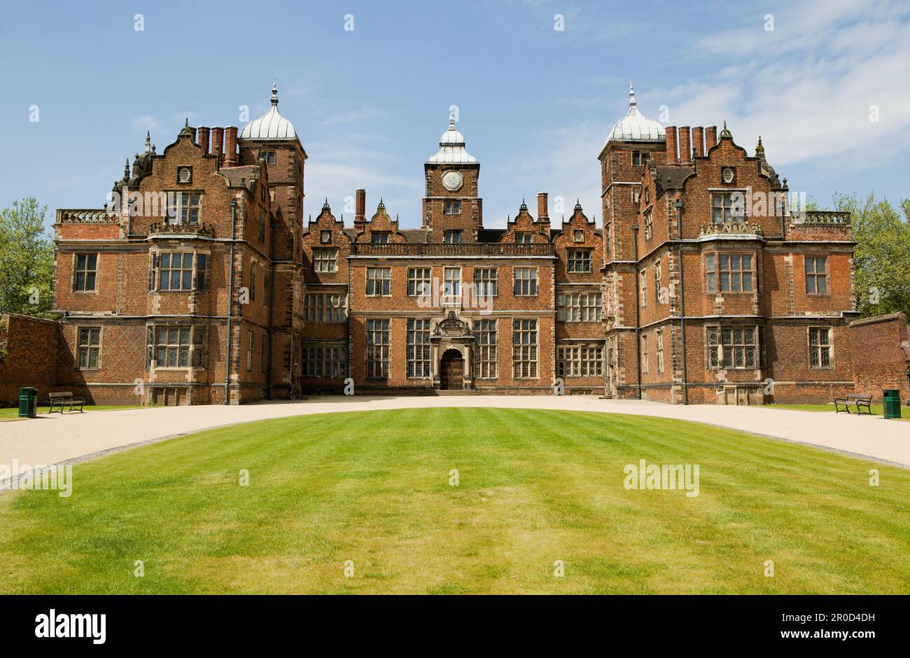 21/06/10 Aston Hall. Trinity Road,... Aston,.. Birmingham, B6 6JD.. Una delle ultime grandi case costruite in stile giacobino, l'Aston Hall è una magnifica residenza in mattoni rossi del 17th° secolo situata in un pittoresco parco pubblico sul lato nord di Birmingham. Costruita tra il 1618 e il 1635 per Sir Thomas Holte e casa di James Watt Junior tra il 1817 e il 1848, Aston Hall è immersa nella storia, ascolta come è stata assediata durante la guerra civile inglese, ha ricevuto regalità e ha ispirato un autore. Un edificio classificato di livello i, la Hall è stata restaurata al suo antico splendore giacobino ed è molto popolare tra i visitatori Foto Stock