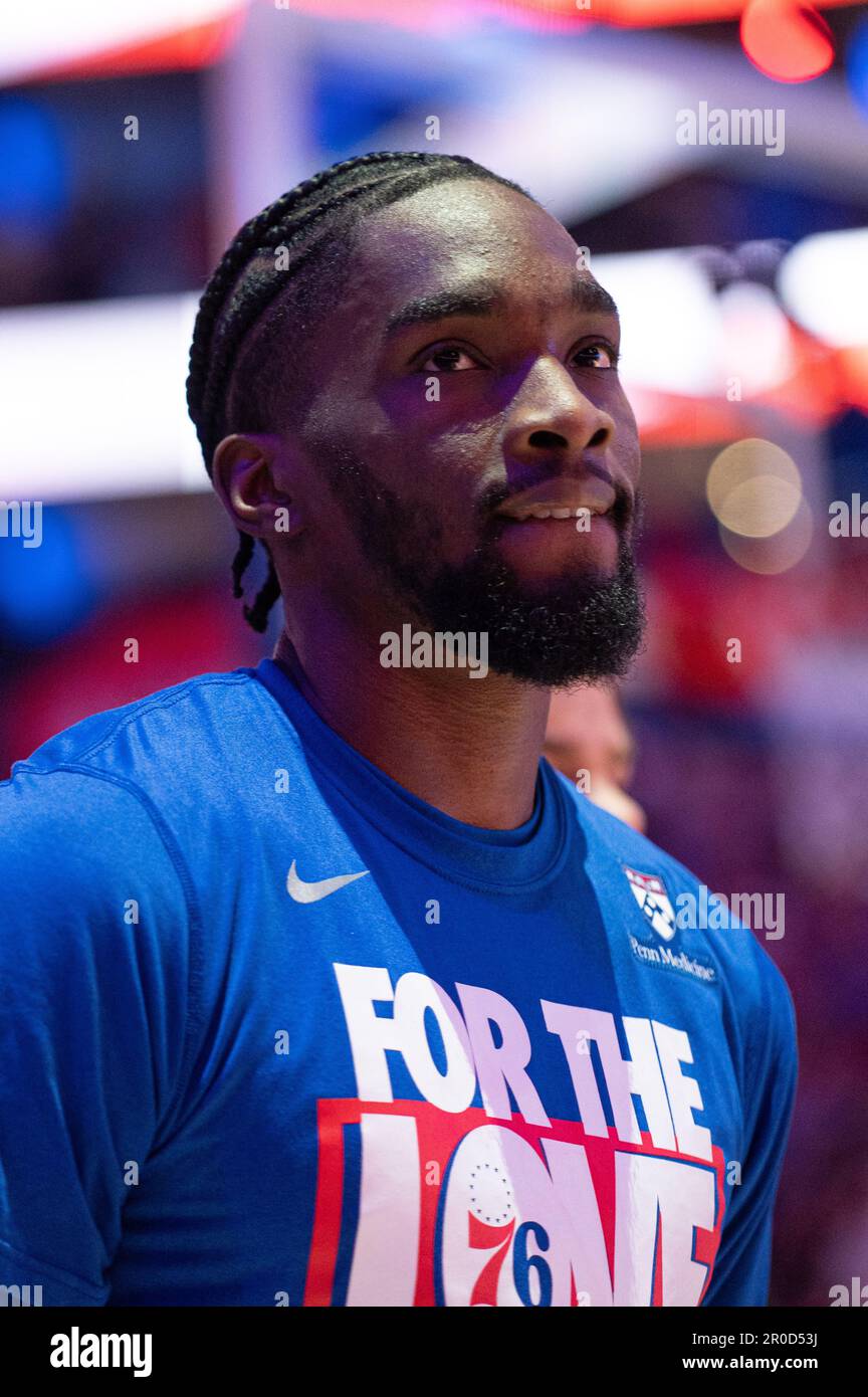 FILADELFIA, PA - 7 MAGGIO: Shake Milton # 18 del 76ers guarda durante il turno 2 Game 4 della Eastern Conference semi-finali 2023 NBA Playoff contro i Boston Celtics il 7 maggio 2023 al Wells Fargo Center di Filadelfia, PA. (Foto di Stephen Nadler/PxImages) Credit: PX Images/Alamy Live News Foto Stock
