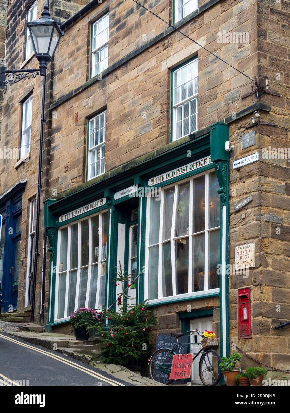 Old Post Office Tea Shop, King Street, Robin Hoods Bay, North Yorkshire Foto Stock