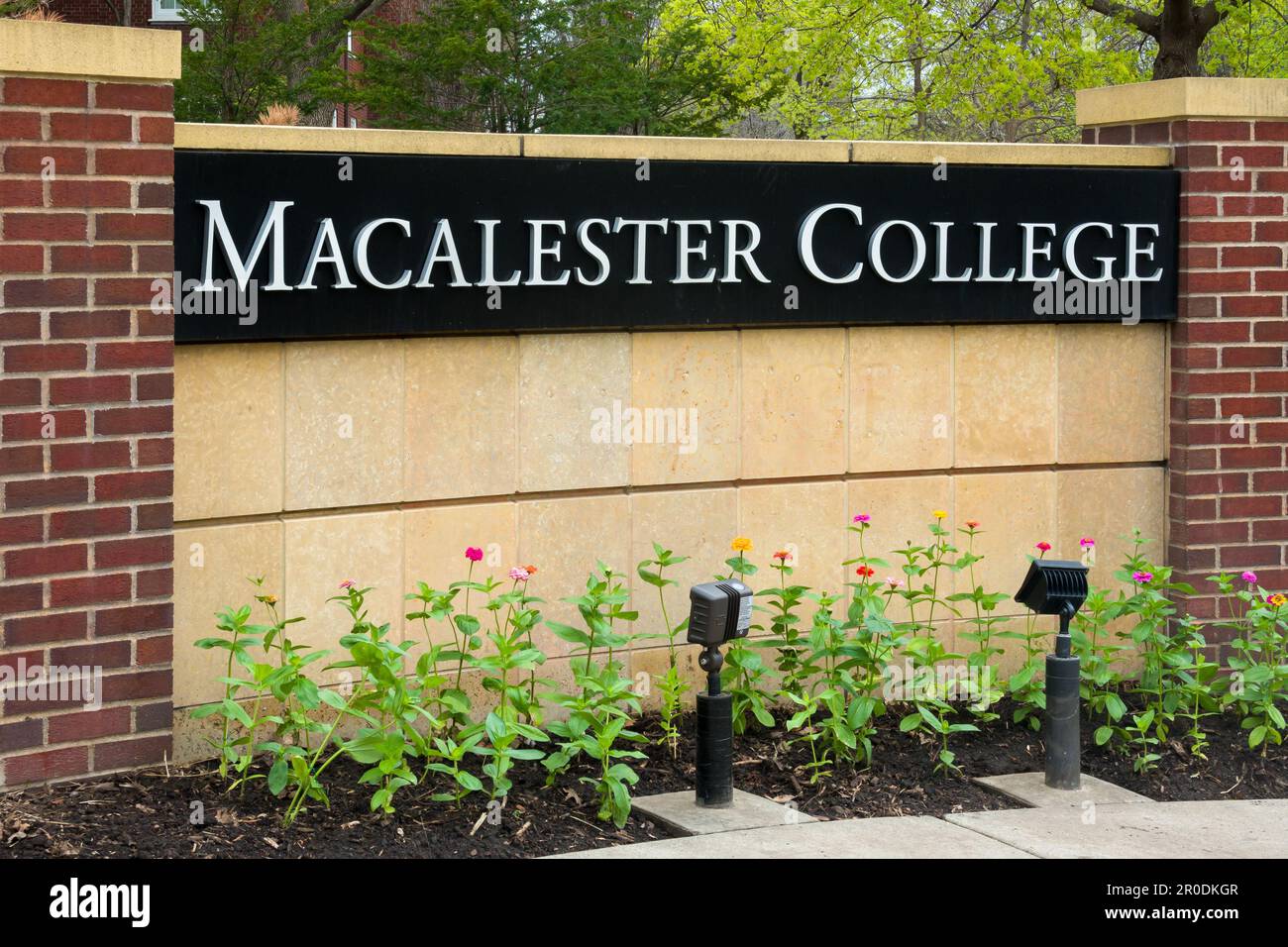 ST. PAUL, MN, USA - 6 MAGGIO 2023: Cartello d'ingresso al Macalester College. Foto Stock