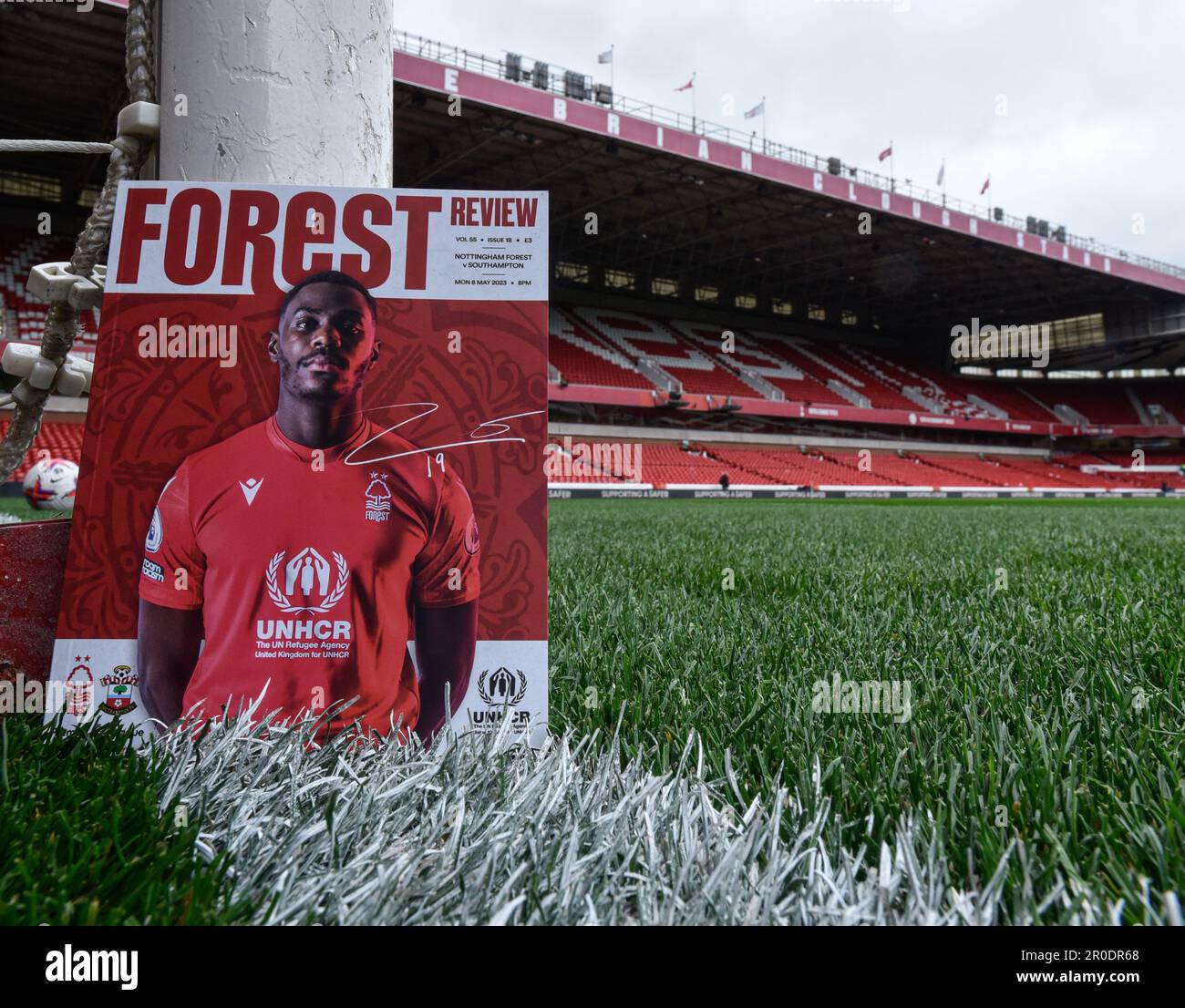 The City Ground, Nottingham, Regno Unito. 8th maggio, 2023. Premier League Football, Nottingham Forest contro Southampton; il programma di incontro di oggi in base al traguardo con il campo e in piedi in background Credit: Action Plus Sports/Alamy Live News Foto Stock