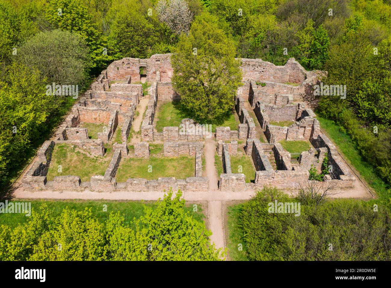 Vista aerea sulle rovine del monastero paolino situato sul monte Jakab Foto Stock