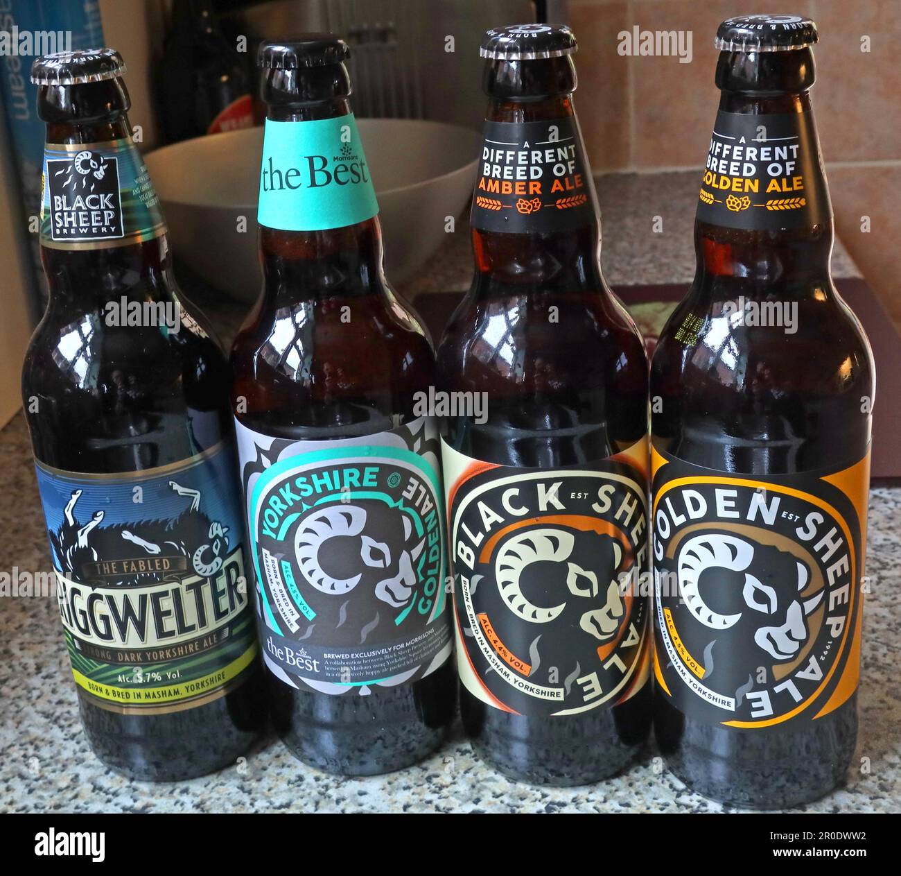 Birre in bottiglia della Black Sheep Brewery, Wellgarth House, Wellgarth Court, Crosshills, Masham, Ripon, Yorkshire, Inghilterra, HG4 4EN Foto Stock