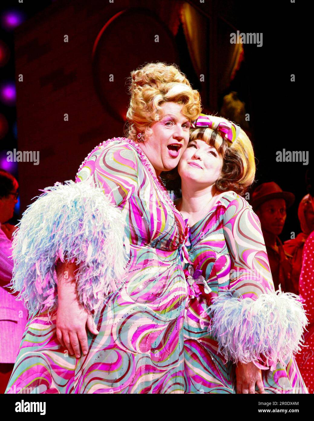 Ken Testi Michael Ball (Edna Turnblad), Leanne Jones (Tracy Turnblad) in ...