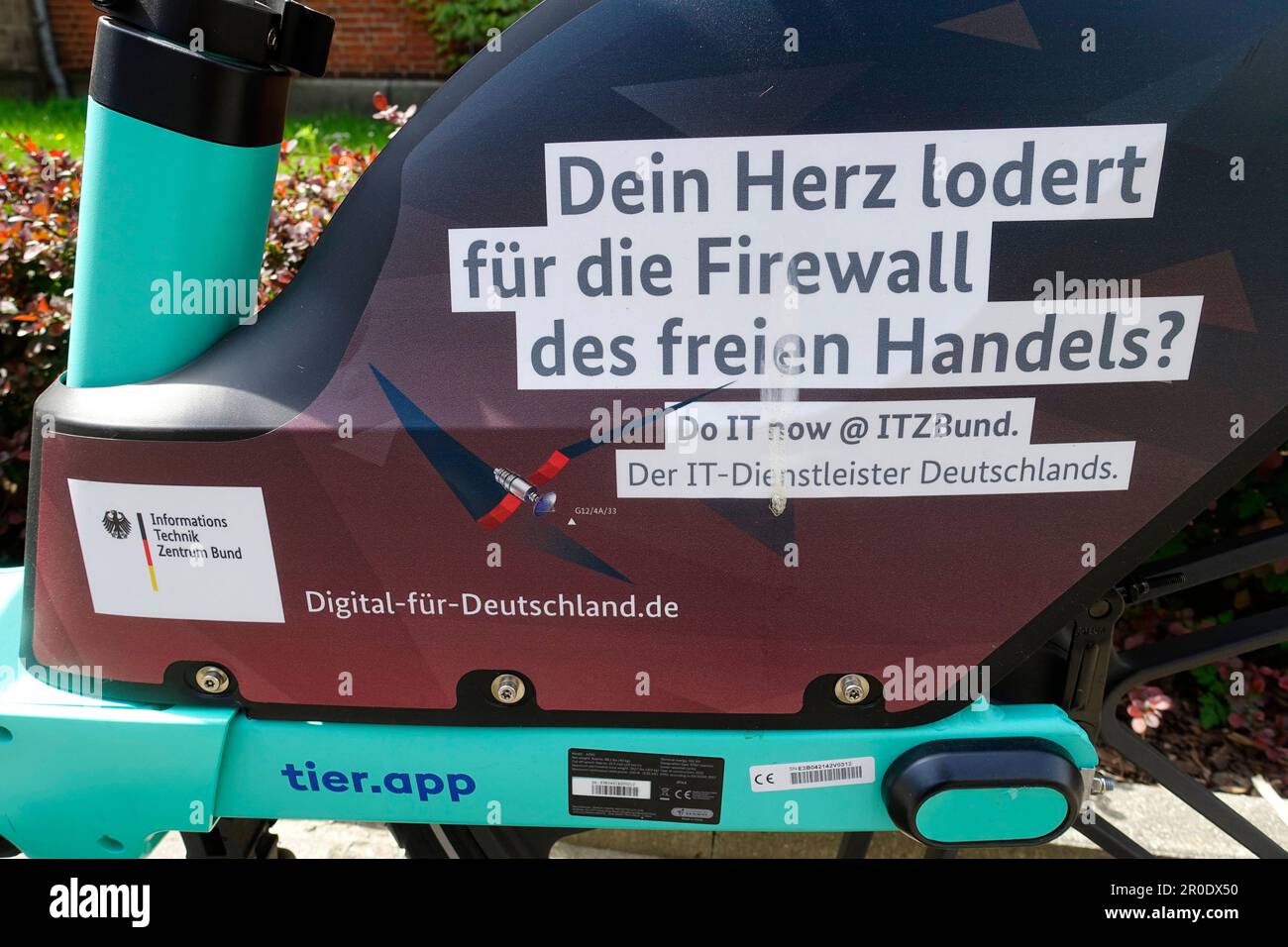 Adesivo, ITZBund, Berlino, Germania, terreno pubblico Foto Stock