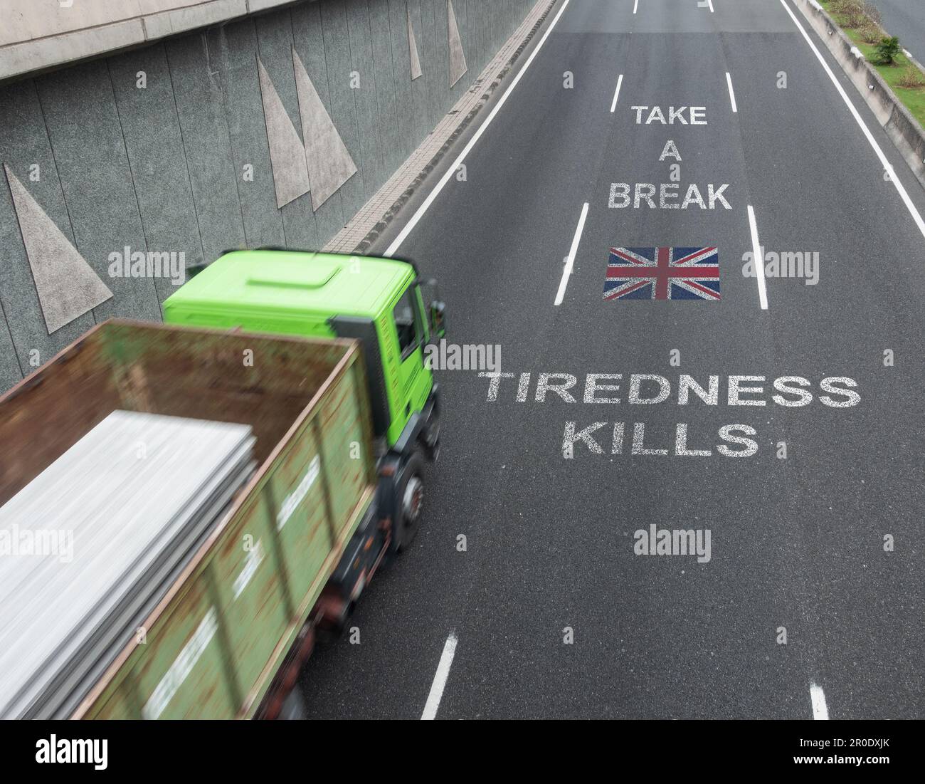 Stanchezza, sonno al volante, guida pericolosa, conducente assonnato... concetto Foto Stock