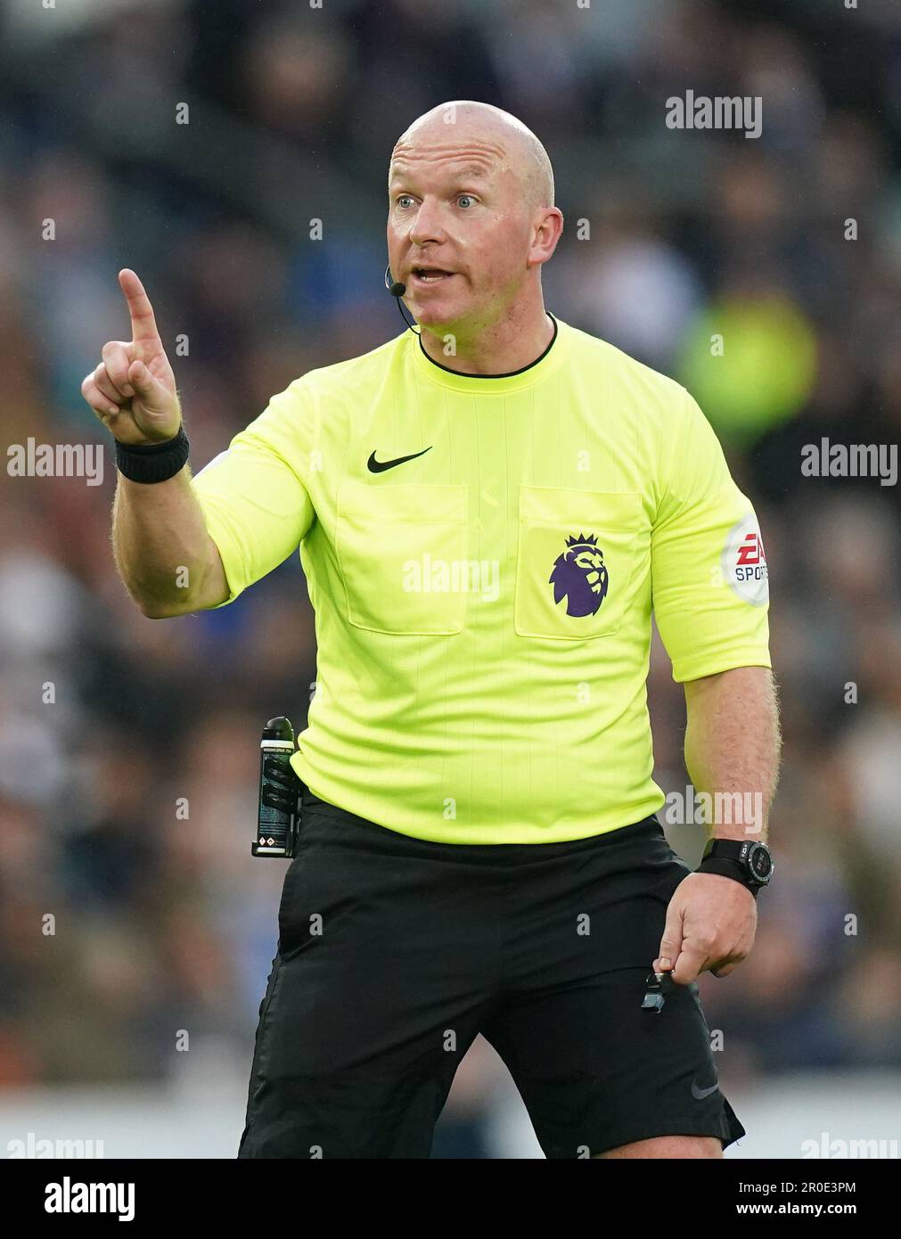 L'arbitro della partita Simon Hooper durante la partita della Premier League all'AMEX di Brighton. Data immagine: Lunedì 8 maggio 2023. Foto Stock