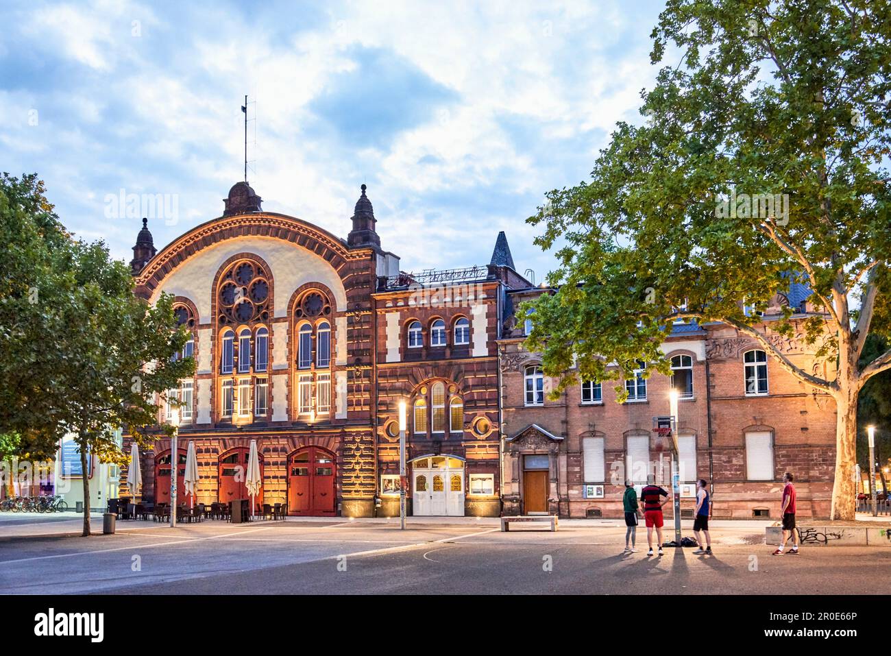La vecchia stazione dei vigili del fuoco, Nauwieserviertel, Saarbrücken, Saarland, Germania Foto Stock
