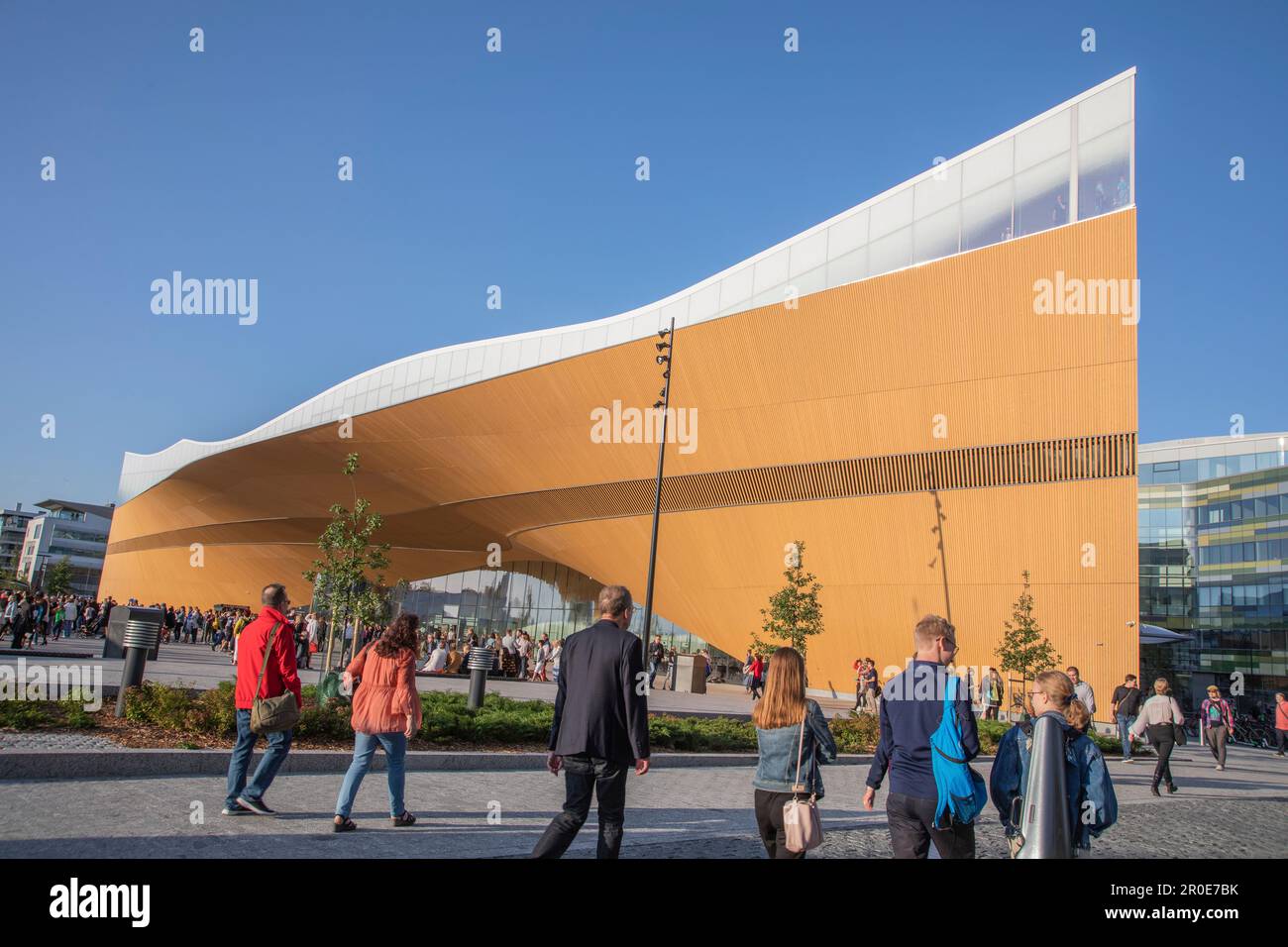 La facciata della Biblioteca centrale di Oodi, Helsinki, Finlandia Foto Stock