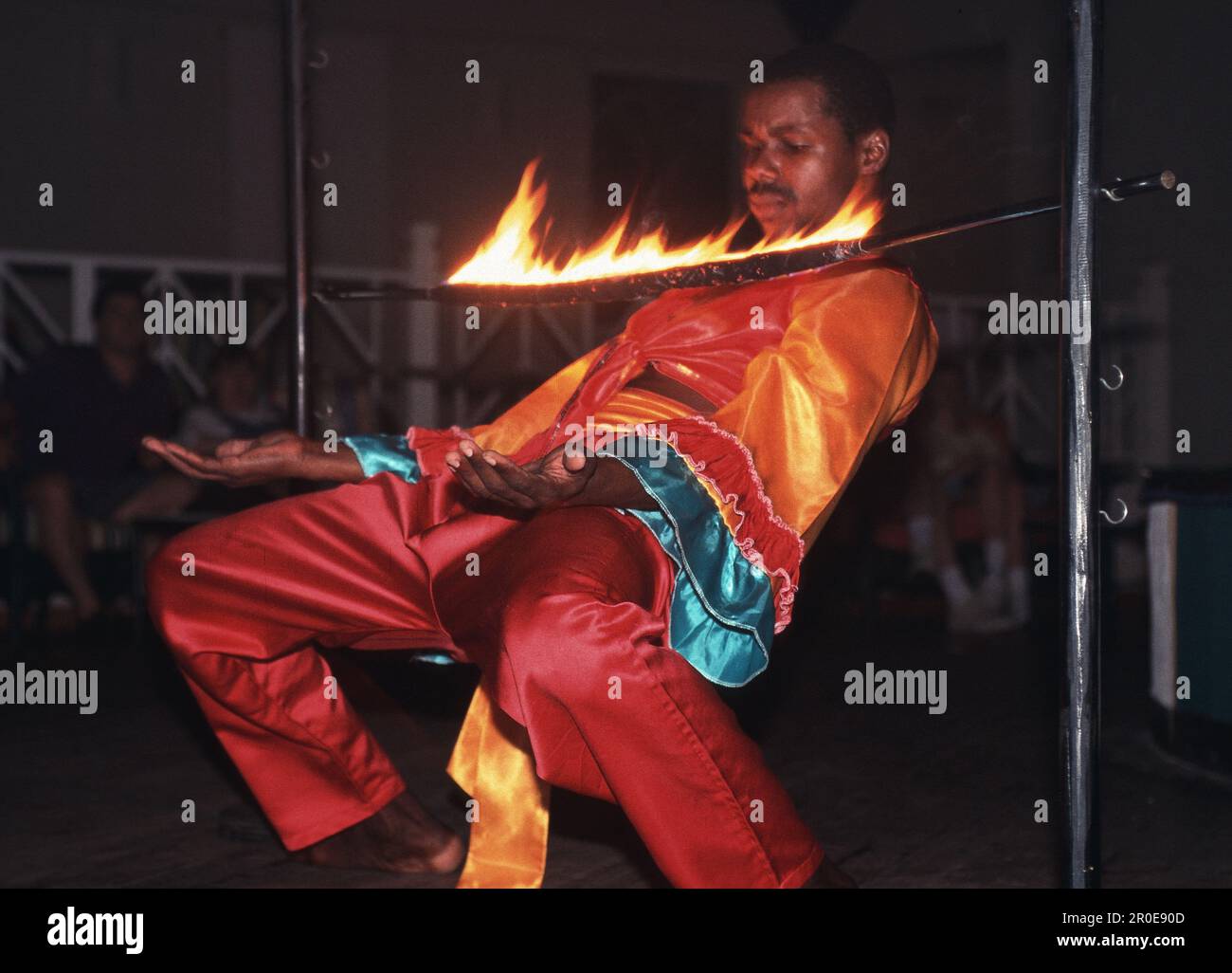 Ballerina Afro-Caribbean Limbo, St. Lucia, Caraibi, America Foto stock -  Alamy