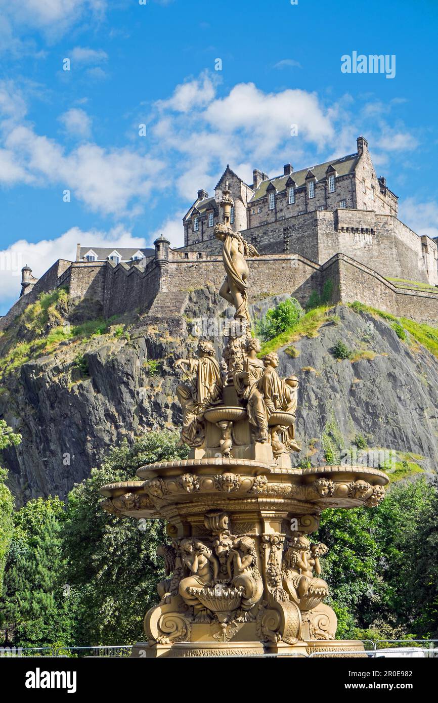 Castello di Edimburgo visto da Princess Street Gardens Foto Stock
