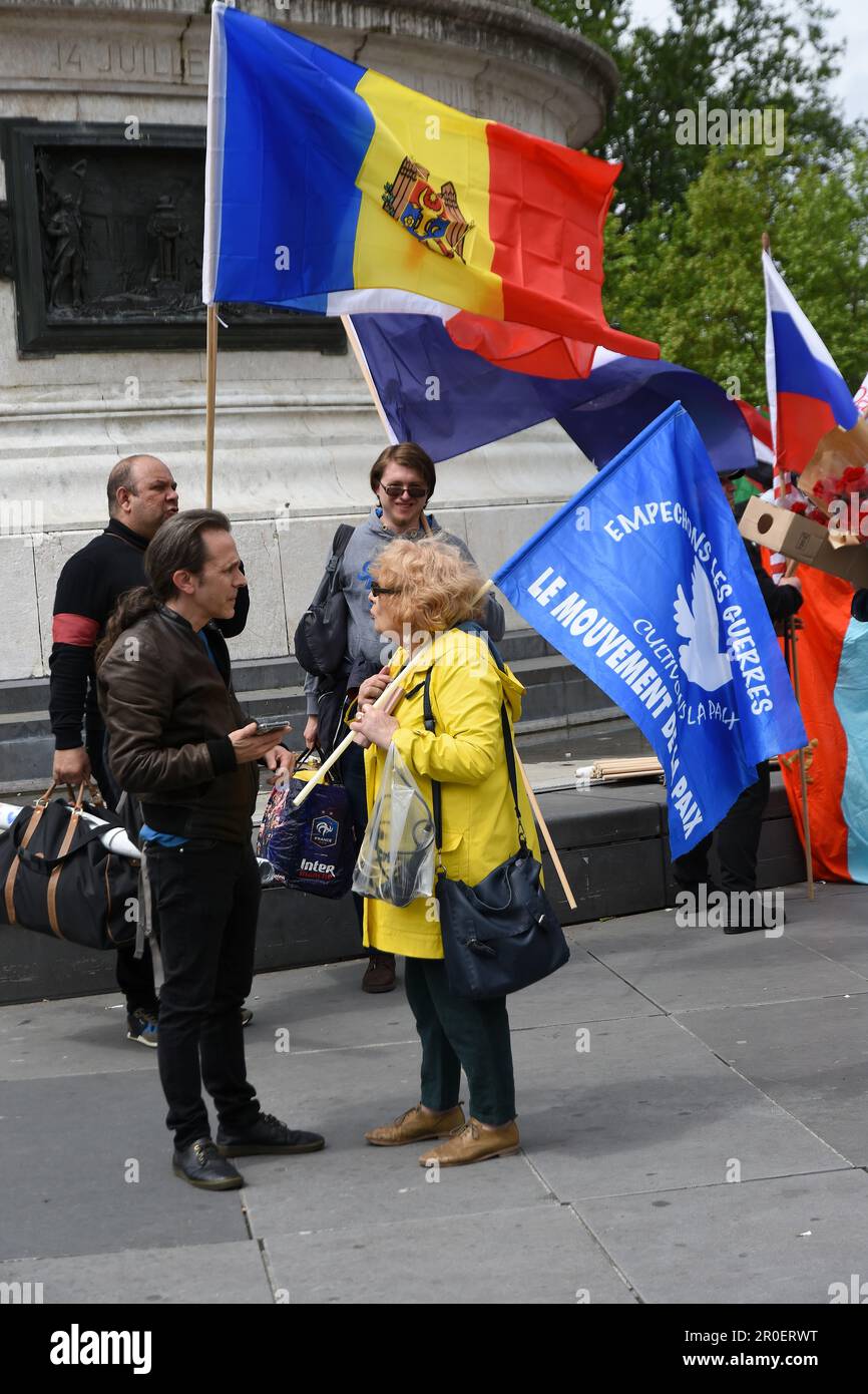 La commémoration de la victoire russe sur la Place de la république à Paris perturbée par des activistes pro-ukrainien Foto Stock