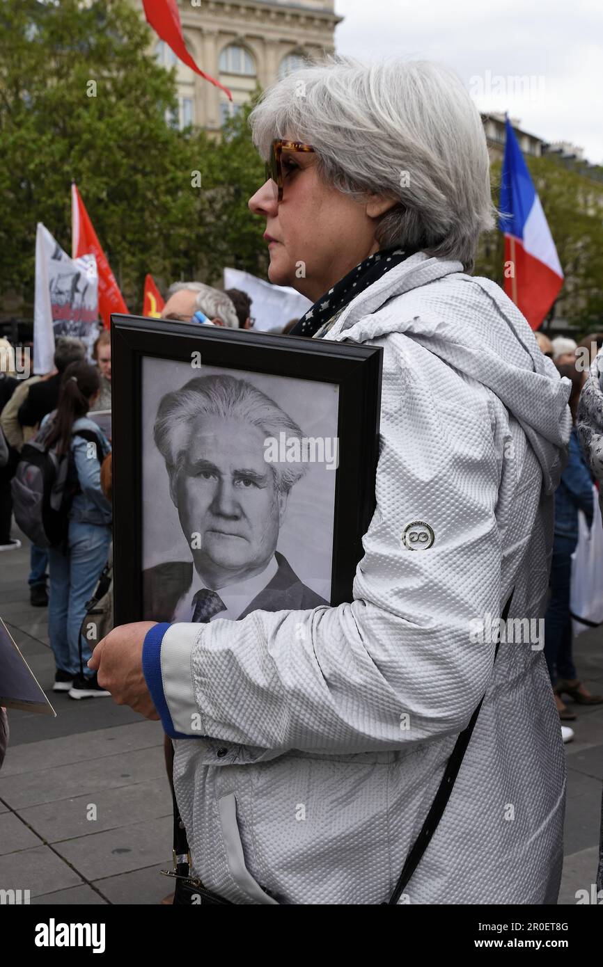 La commémoration de la victoire russe sur la Place de la république à Paris perturbée par des activistes pro-ukrainien Foto Stock