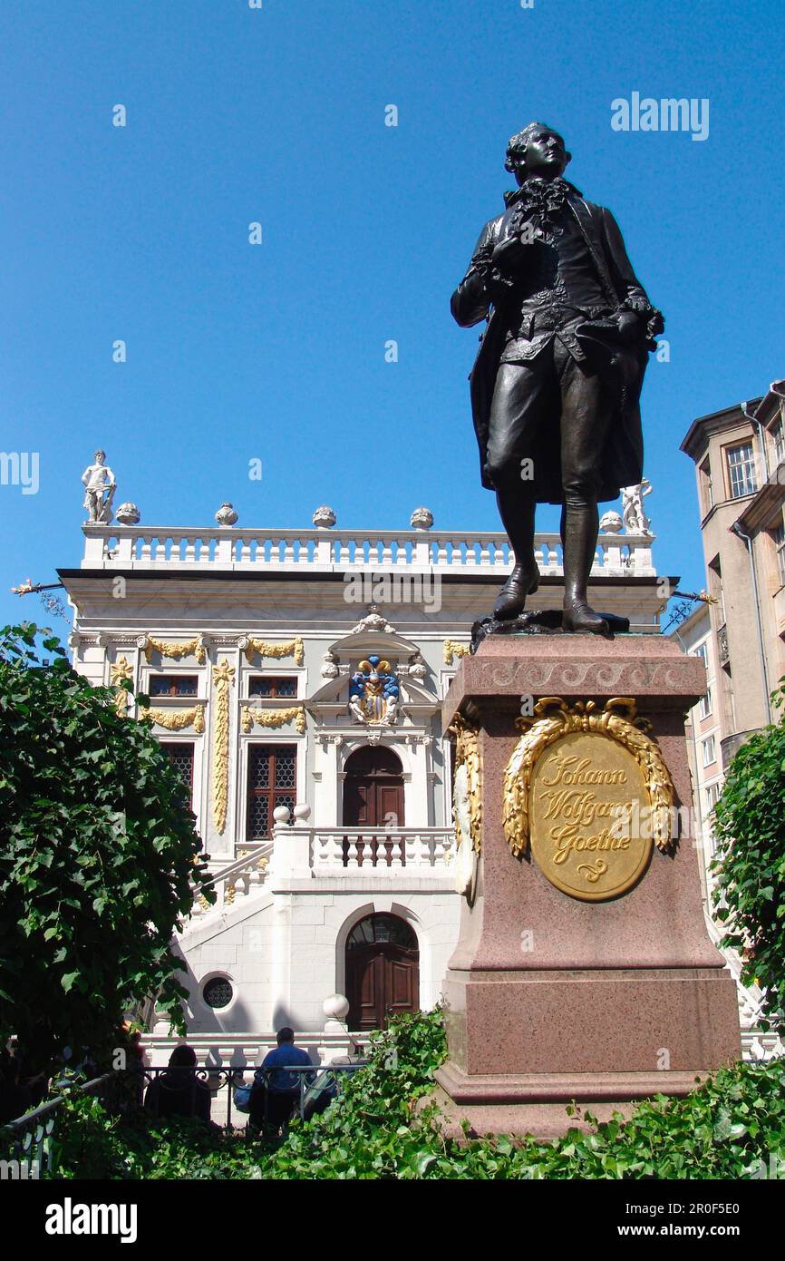 Goethe Satue di fronte alla Vecchia Borsa in piazza Naschmarkt, Lipsia, Sassonia, Germania Foto Stock