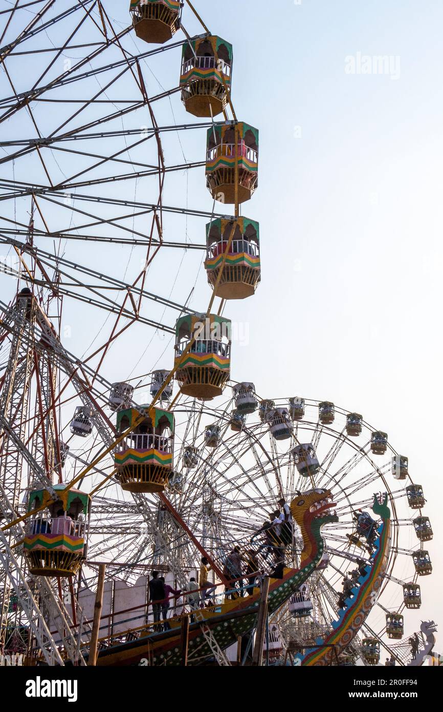 Giostre della fiera al Pushkar Camel Fair, Pushkar, Rajasthan, India Foto Stock