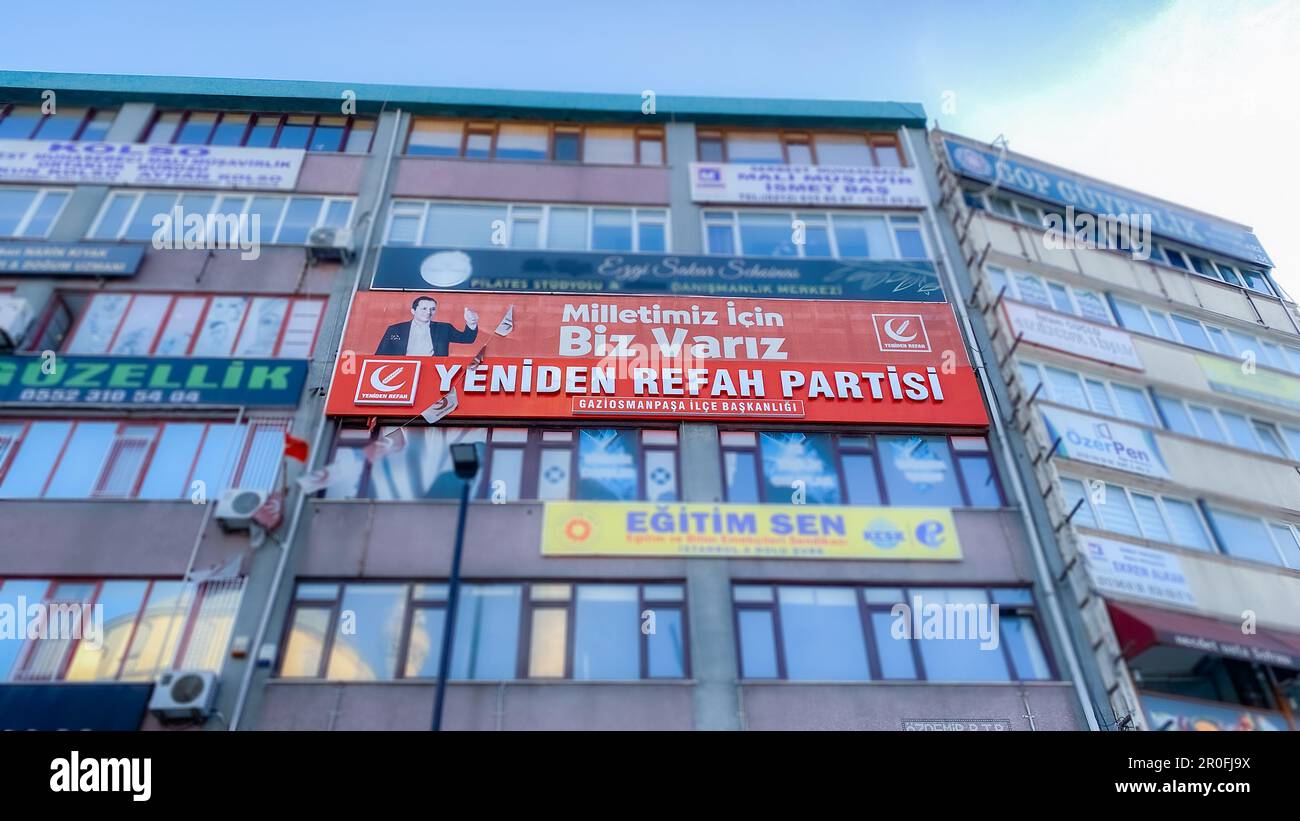 Gaziosmanpasa, Istanbul, Turchia - 07.May.2023: Nuovo Welfare Party, Yeniden Refah Partisi in turco, edificio del ramo del partito politico poco prima di Grand Foto Stock