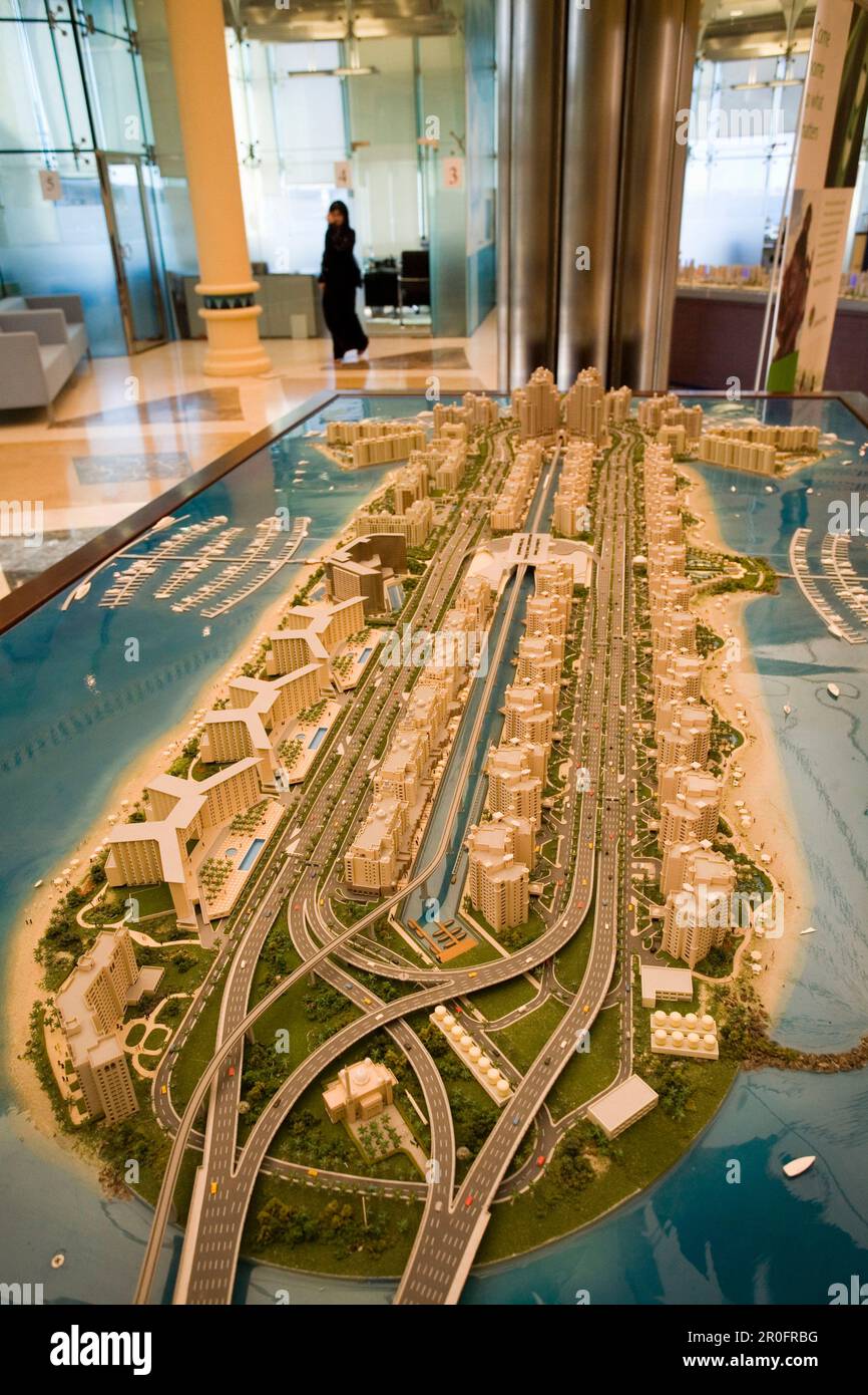 Dubai Model Visitor Center of contruction Company Nakheel at Jueirah Beach Road, modello del palmo Foto Stock