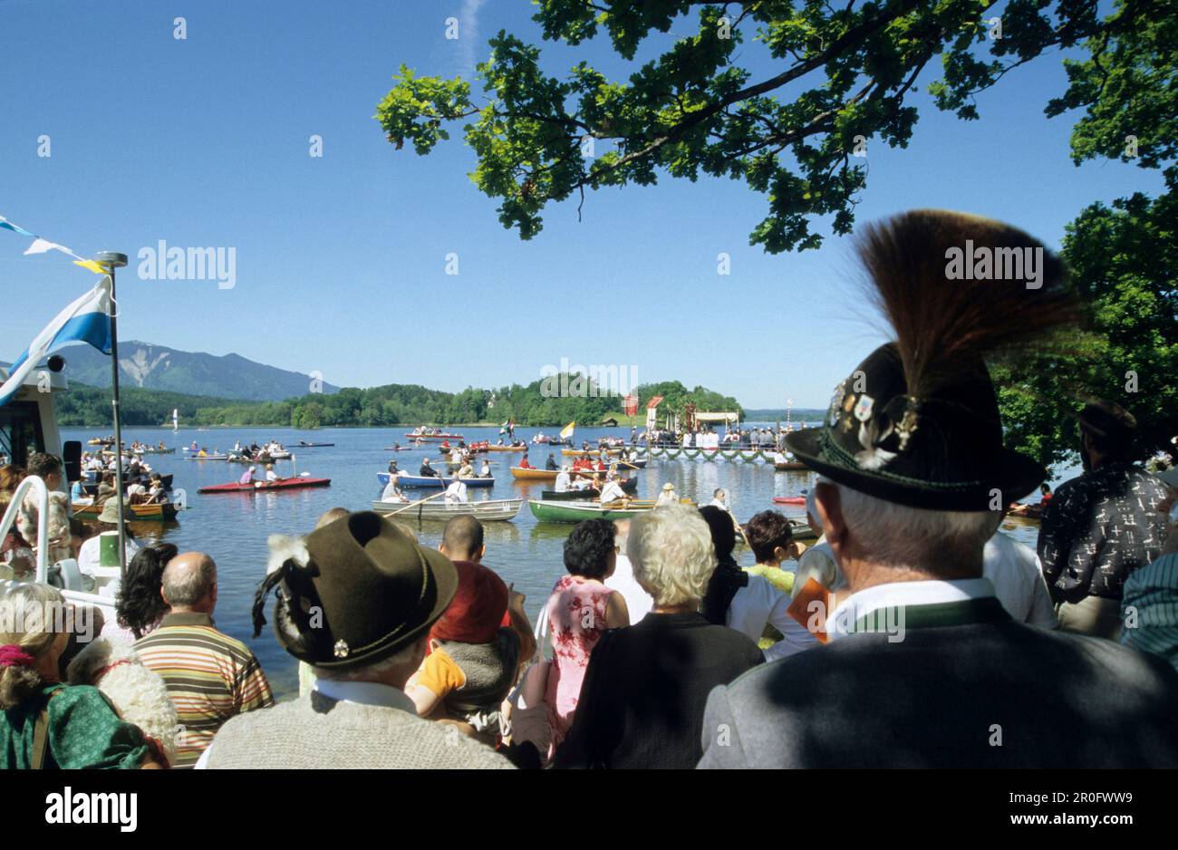 Corteo del Corpus Christi sul lago Staffelsee, Seehausen, Baviera, Germania Foto Stock