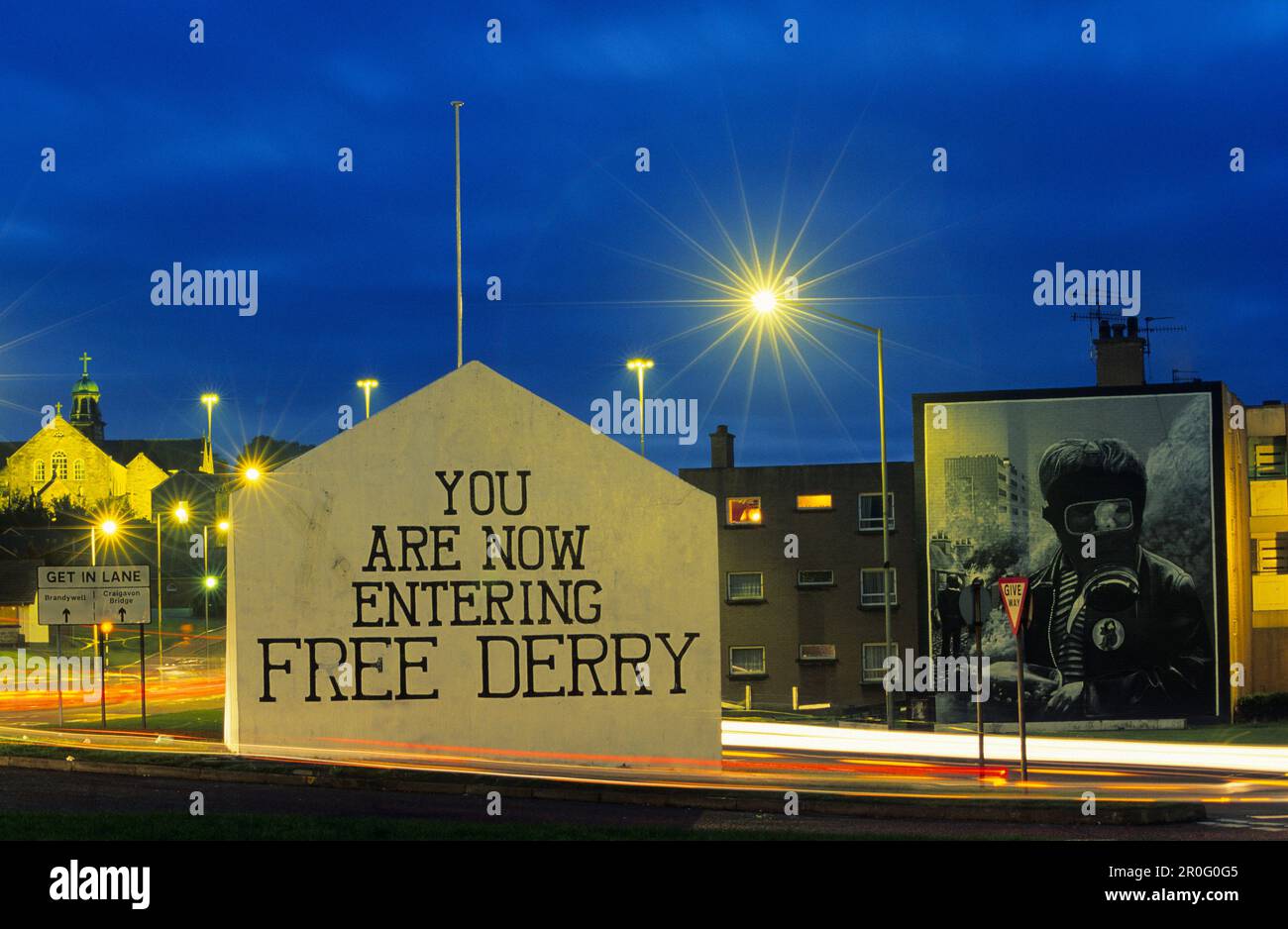 Free Derry murale, si sta entrando Free Derry, il Bogside, un quartiere nazionalista. L'area è stata un punto focale per molti degli eventi di Foto Stock