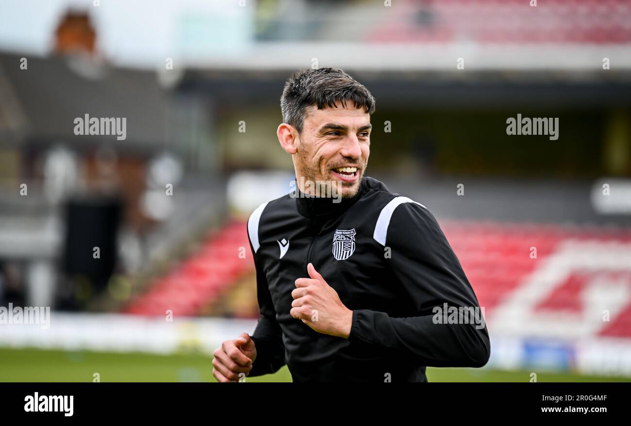 Cleethorpes, Regno Unito, 8th maggio 2023. Shaun Pearson durante la Sky Bet EFL League due partite di calcio tra Grimsby Town FC e AFC Wimbledon a Blundell Foto Stock