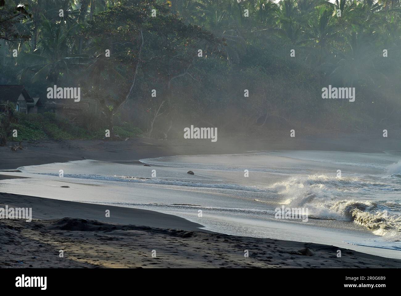 La spiaggia all'Hotel Puri Dajuma al mattino, Pekutatan, Bali Indonesien, Asia Foto Stock