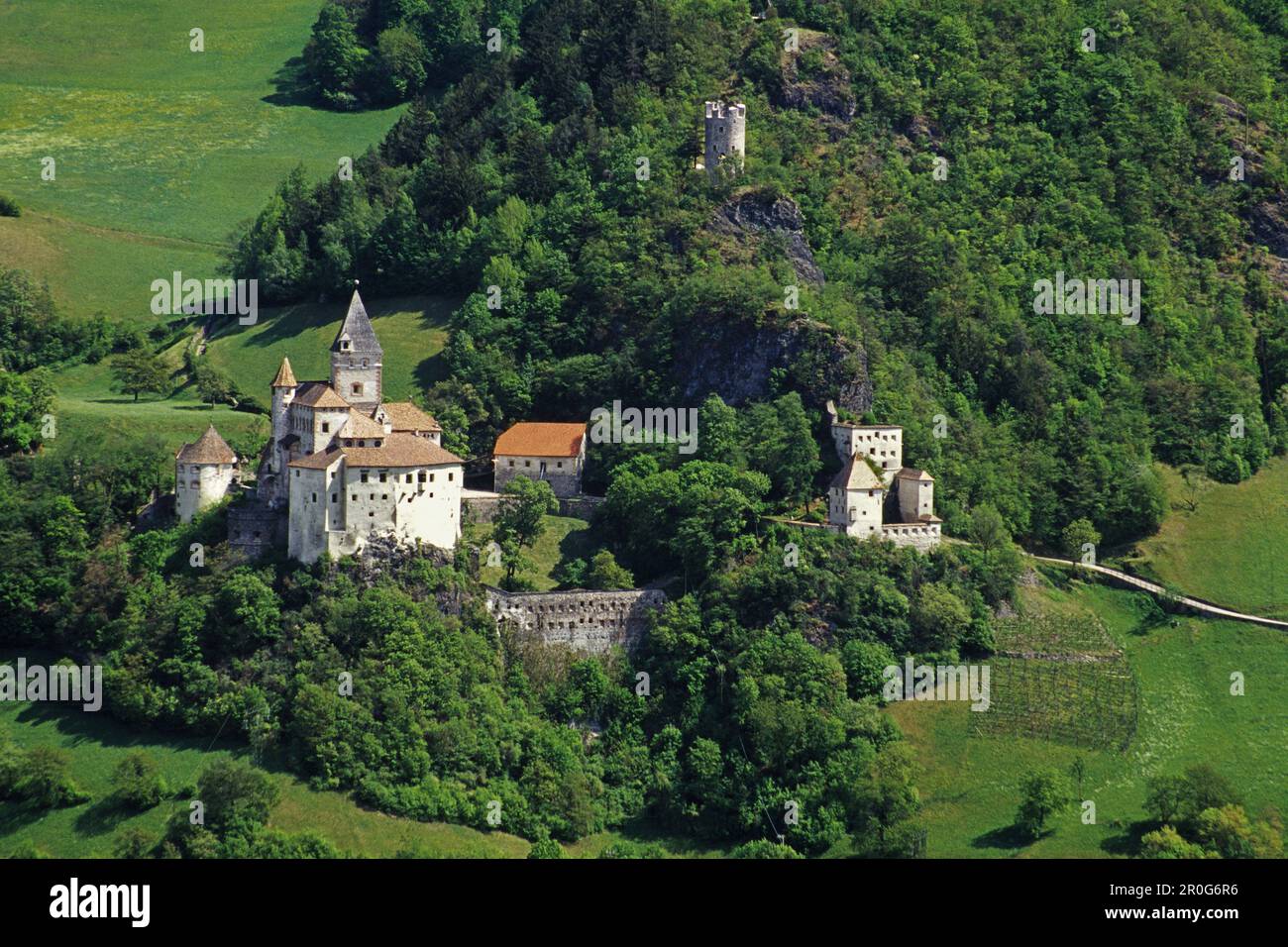 Castel Trostburg, vicino a Ponte Gardena, Valle Isarco, Alpi Dolomitiche, Alto Adige, Italia Foto Stock