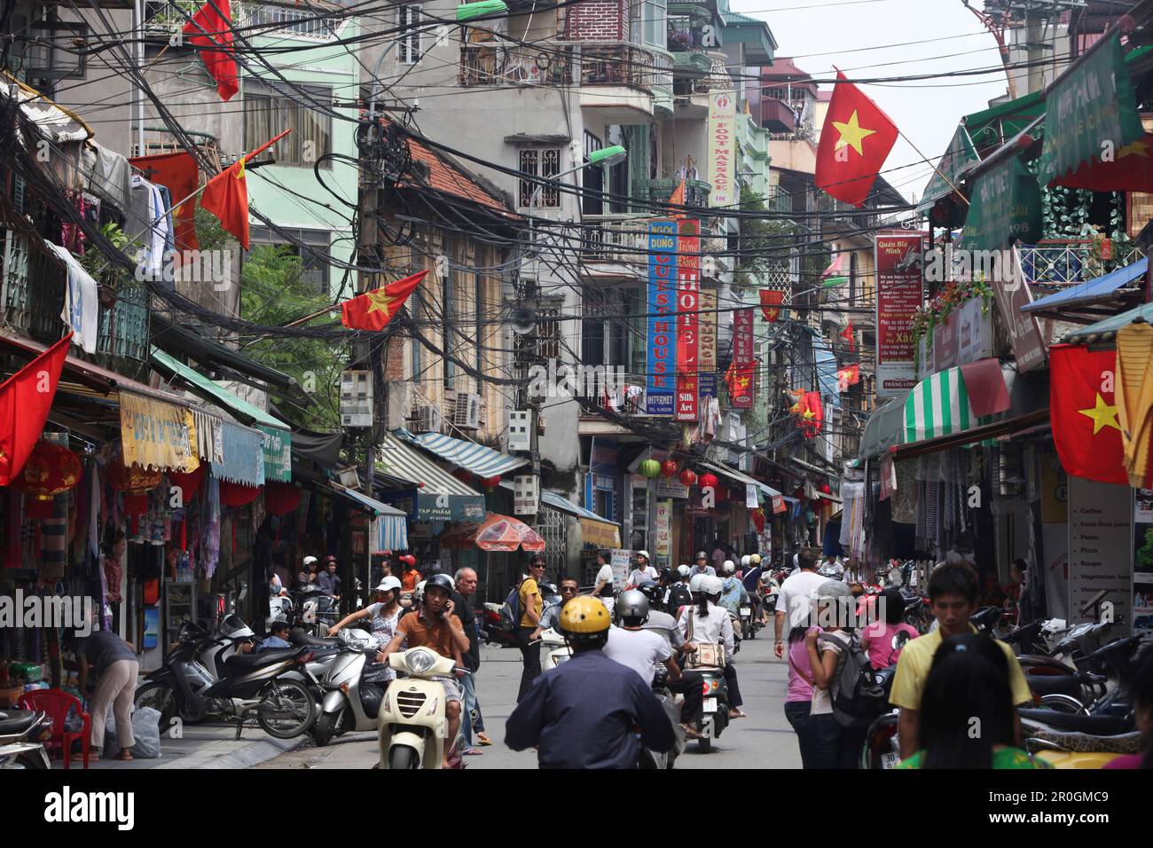 Traffico di Hanoi, Hanoi, Vietnam, Asia Foto Stock