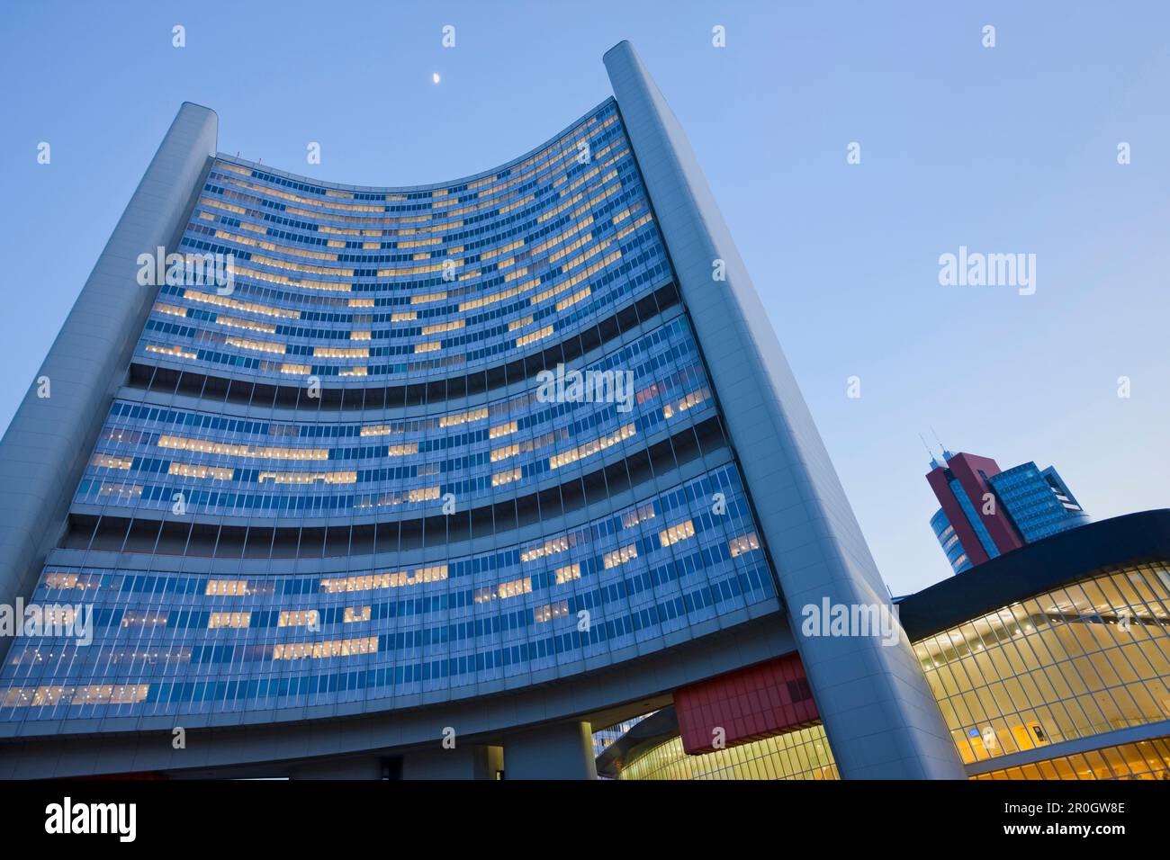 Centro internazionale di Vienna, VIC, conosciuto anche come città uno, complesso edilizio che ospita l'Ufficio delle Nazioni Unite, Vienna, Austria Foto Stock