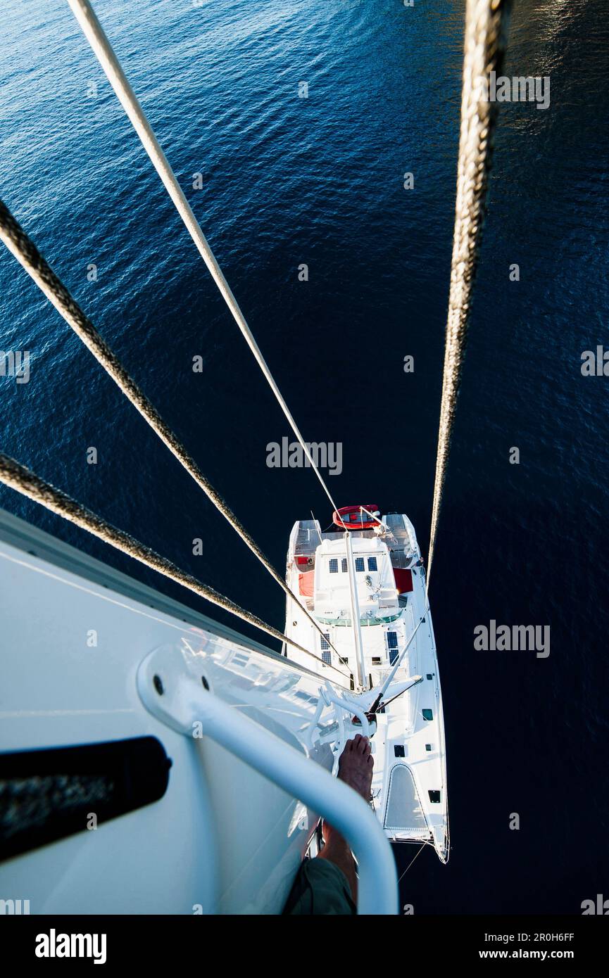 pochi dal palo di un catatamarano nei caraibi Foto Stock