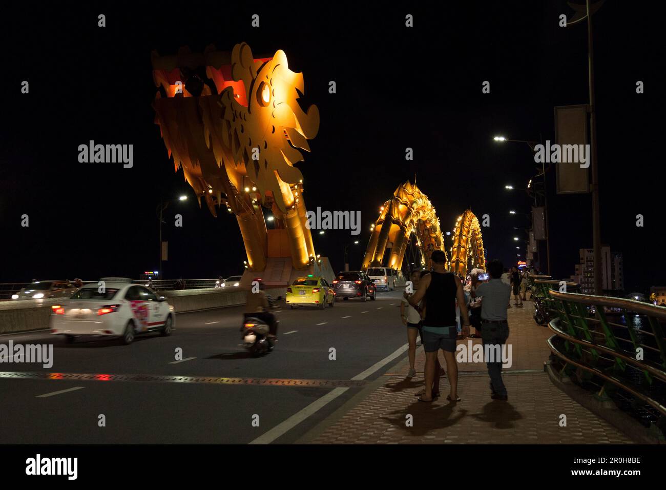 Da Nang, Vietnam - 20 2018 agosto: Il Ponte del Drago (vietnamita: Cầu Rồng) è un ponte sul fiume han. Il ponte è stato progettato e costruito negli anni 's. Foto Stock
