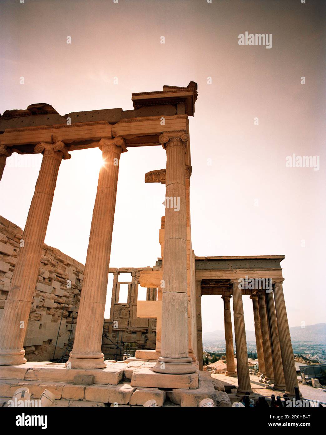 GRECIA, Atene, colonne all'Acropoli di Atene Foto Stock