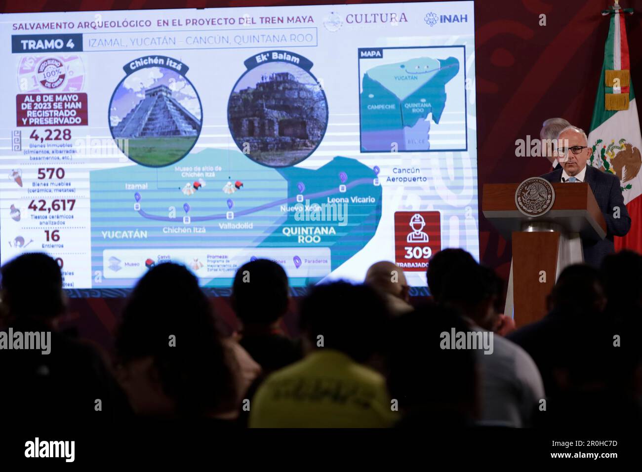 8 maggio 2023, Città del Messico: Diego Prieto Hernandez, direttore dell'Istituto Nazionale di Antropologia e Storia alla conferenza stampa del Palazzo Nazionale di Città del Messico. Il 8 maggio 2023 a Città del Messico, Messico (Foto di Luis Barron / Eyepix Group). Foto Stock