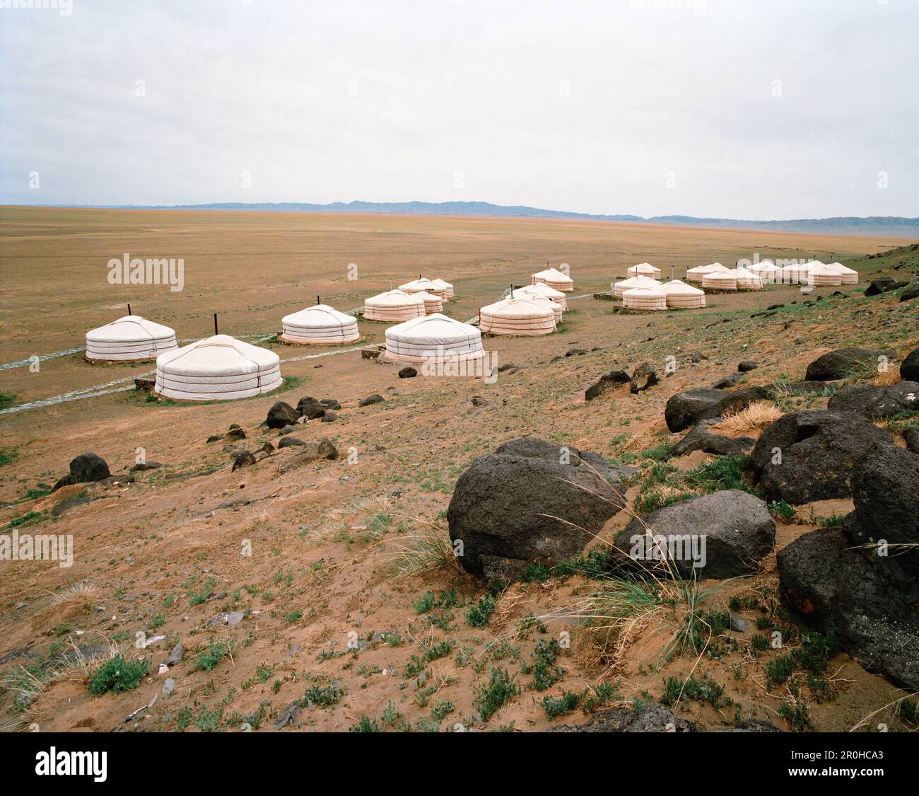 MONGOLIA, un campo di Ger nel Parco Nazionale di Gurvansaikhan, tre Camel Lodge, il deserto di Gobi Foto Stock