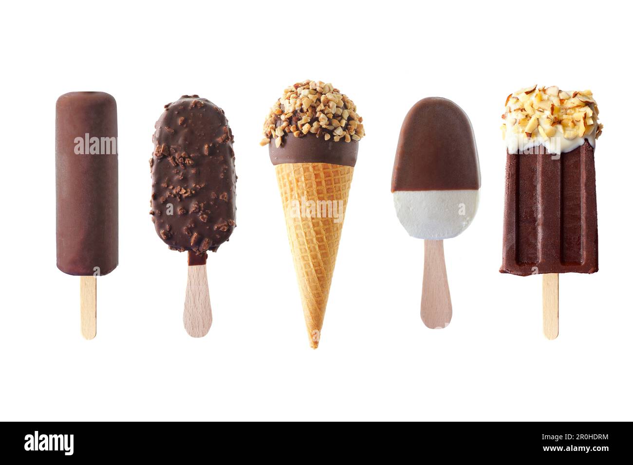 Set di chicchi di cioccolato e gelati estivi, isolati su sfondo bianco Foto Stock