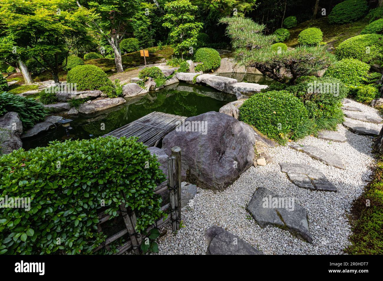 Okudono Jinya offre un assaggio della vita nelle zone rurali del Giappone durante il periodo Shogunate Tokugawa. Le attrazioni principali sono il suo bellissimo giardino di muschio calle Foto Stock