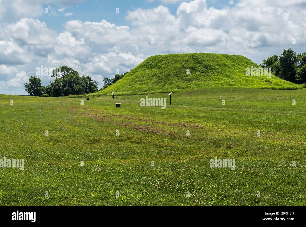 Winterville Mounds uno dei più grandi siti di tumuli nativi americani negli Stati Uniti vicino a Greenville, Mississippi, Stati Uniti. Foto Stock