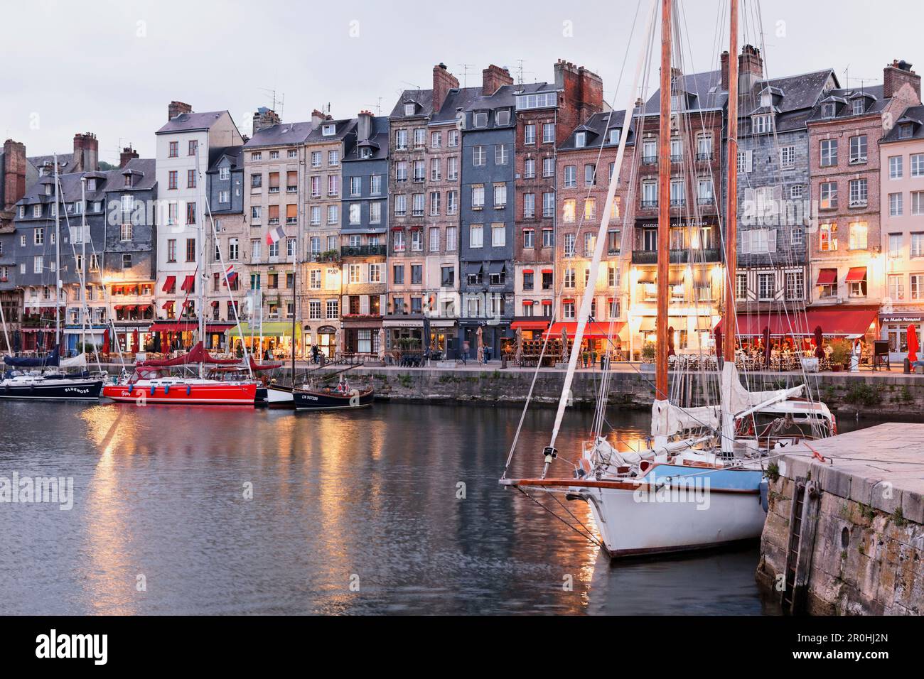 Vieux Bassin è la parte vecchia del porto di Honfleur, Bassa Normandia, Normandia, Francia Foto Stock