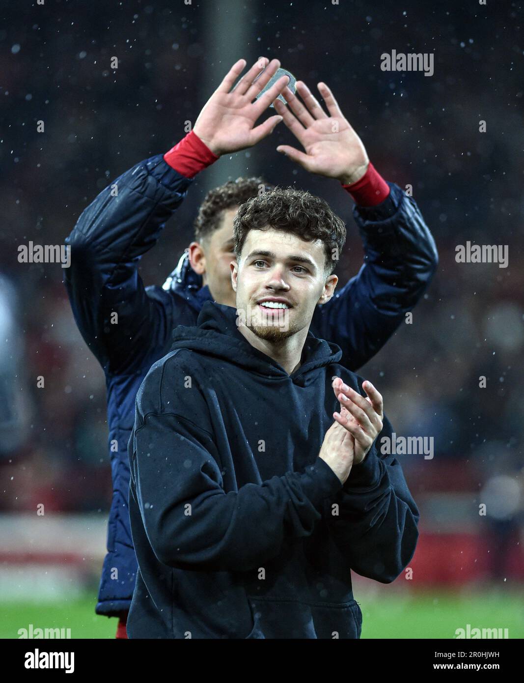 The City Ground, Nottingham, Regno Unito. 8th maggio, 2023. Premier League Football, Nottingham Forest contro Southampton; Nico Williams si unisce al suo team per festeggiare la vittoria contro Southampton Credit: Action Plus Sports/Alamy Live News Foto Stock