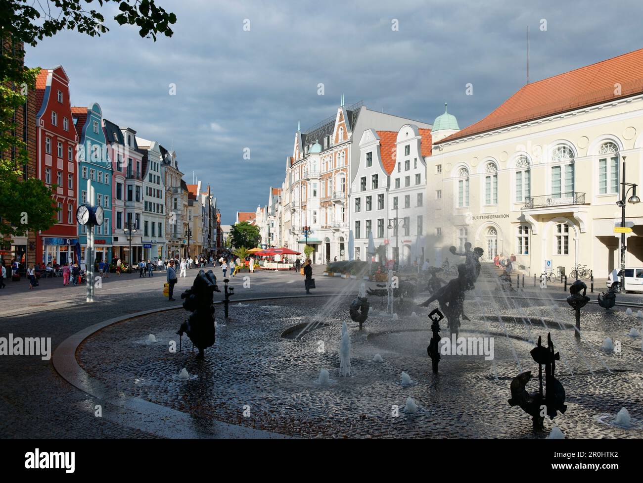 Fontana dello Zest per la vita, Piazza dell'Università, Kreopelin Street, Città anseatica di Rostock, Meclemburgo-Pomerania occidentale, Germania Foto Stock