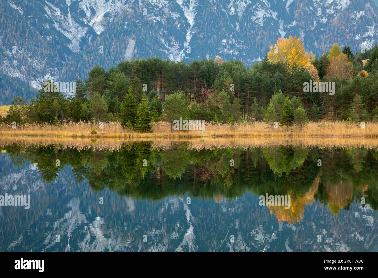 Lago Luttensee, vicino a Mittenwald, Baviera, Germania Foto Stock