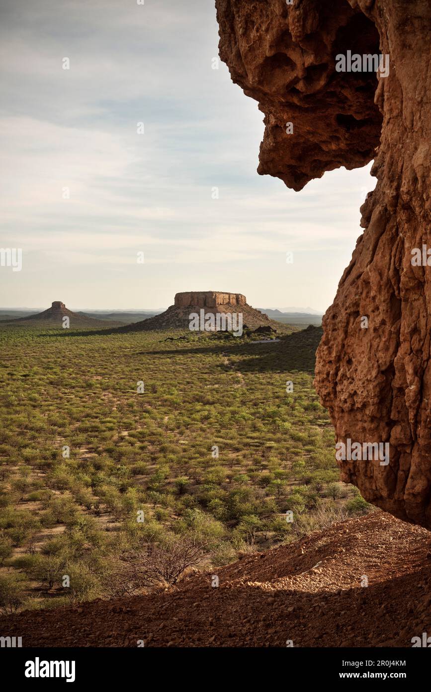 Vista da Vingerklip alla vicina Ugine Terrace, fiume Ugine, Namibia, Africa Foto Stock