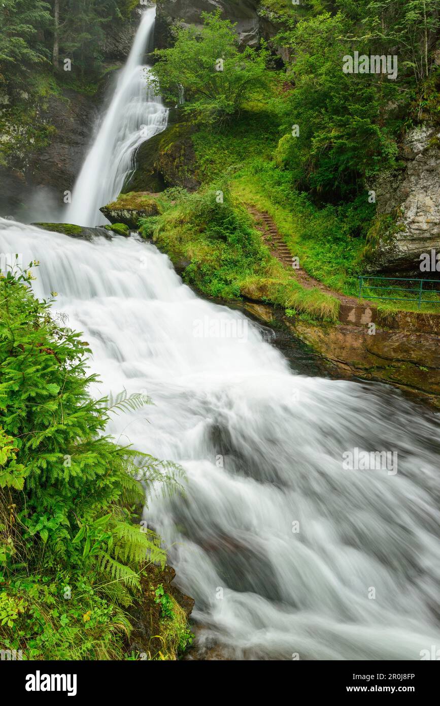 La cascata di Cavalese, Val di Fiemme, Lagorai, Dolomiti, patrimonio mondiale UNESCO Dolomiti, Trentino, Italia Foto Stock