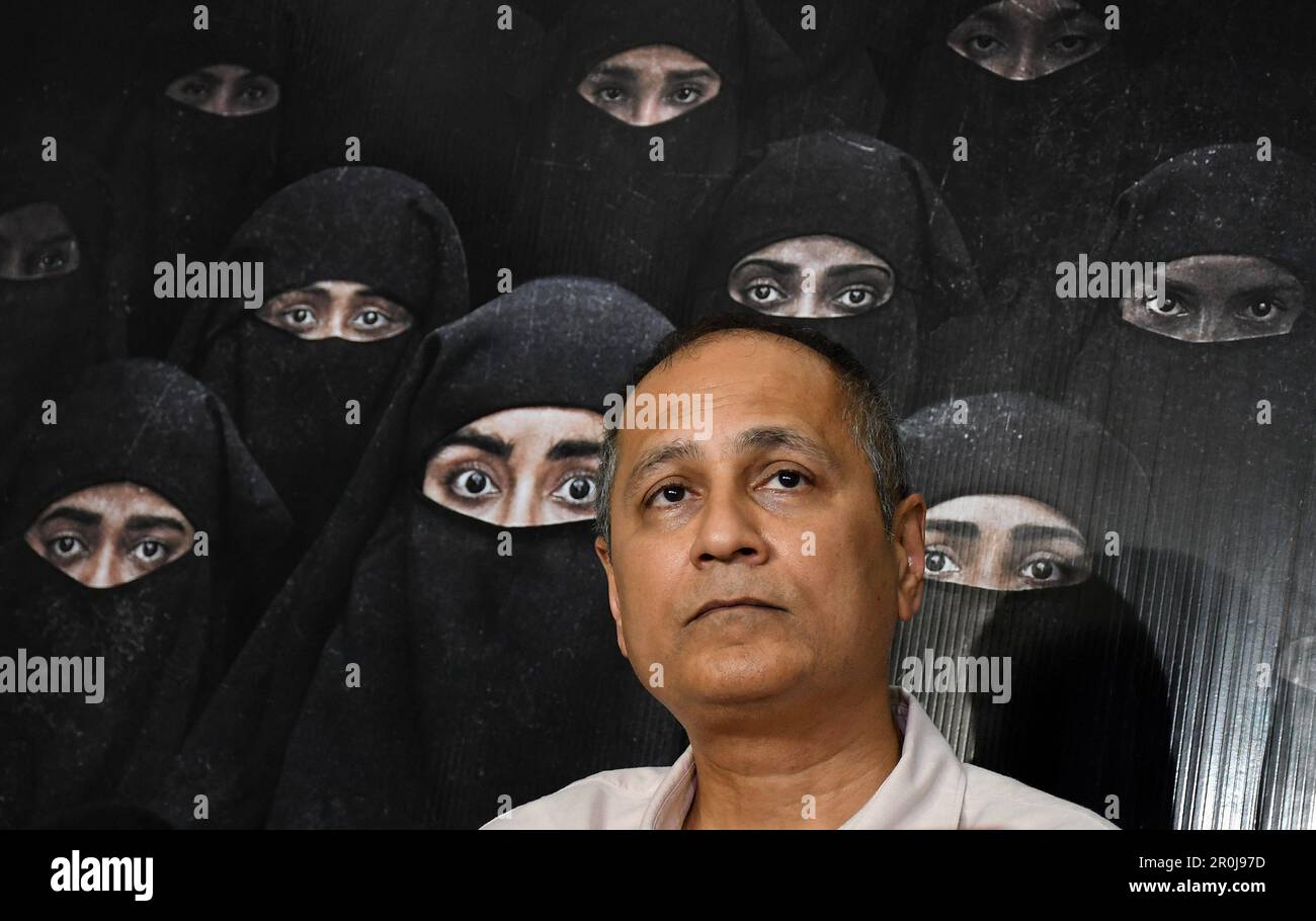 Mumbai, India. 08th maggio, 2023. Il produttore di Bollywood, Vipul Amrutlal Shah, si rivolge ai media durante la conferenza stampa del suo recente film "The Kerala Story" a Mumbai. Il film è stato oggetto di polemiche dal rilascio come ha dimostrato che le donne dallo stato del Kerala (India meridionale) sono state convertite in Islam e la forza di aderire organizzazione terroristica Stato islamico di Iraq e Siria (ISIS). Il film è vietato per la proiezione nei teatri di Tamil Nadu e Kolkata. Credit: SOPA Images Limited/Alamy Live News Foto Stock